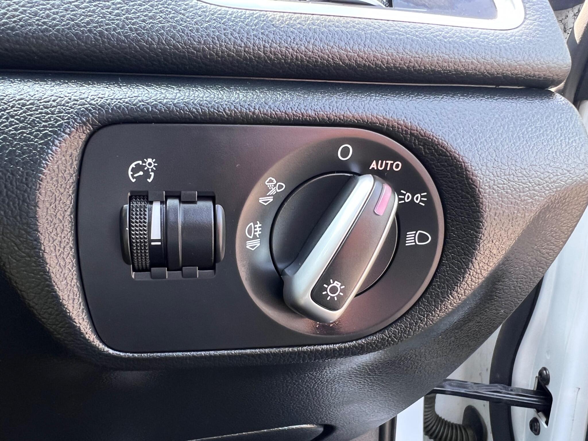 Audi Q3 view 30