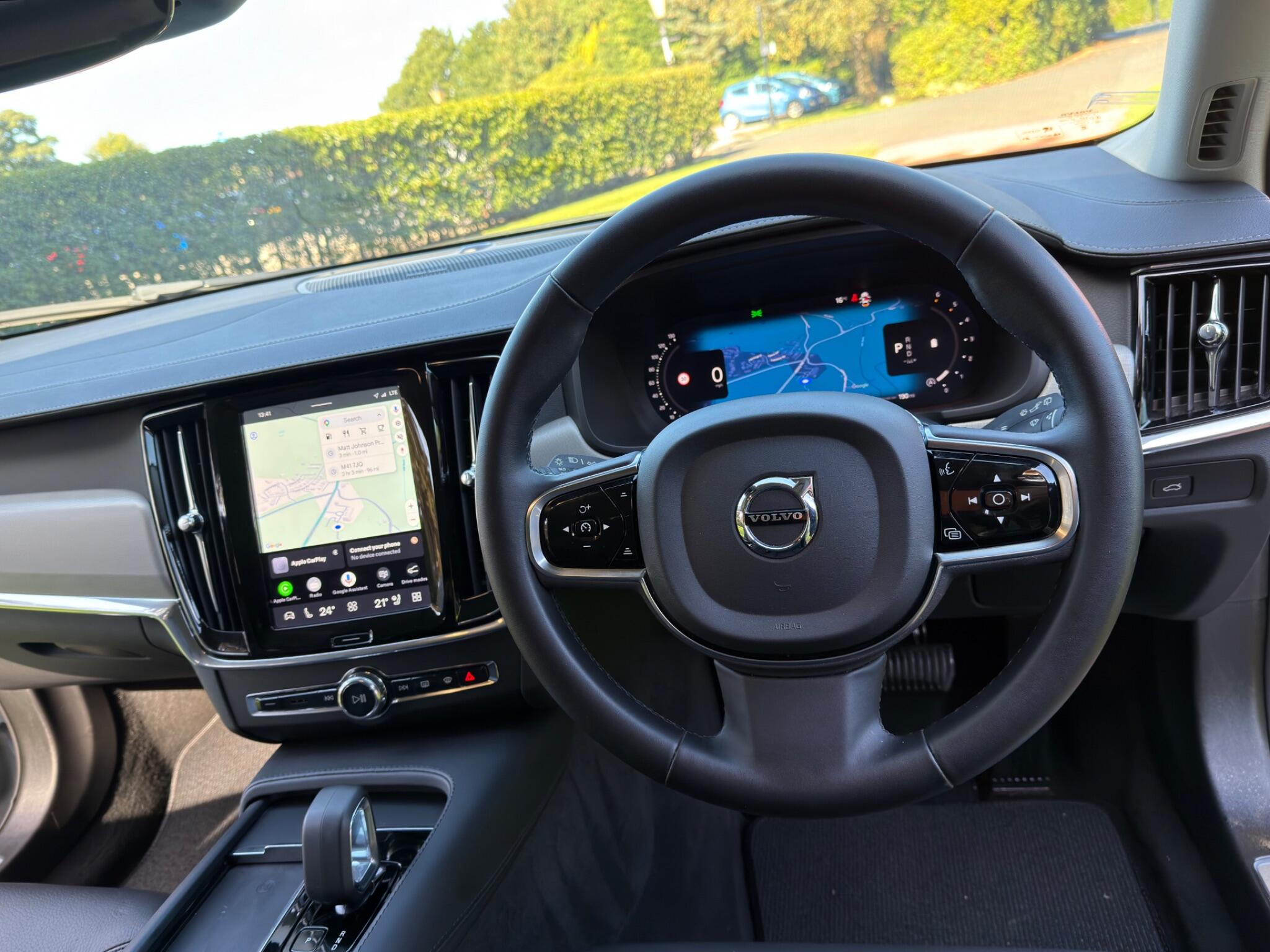 Volvo V90 Cross Country view 32