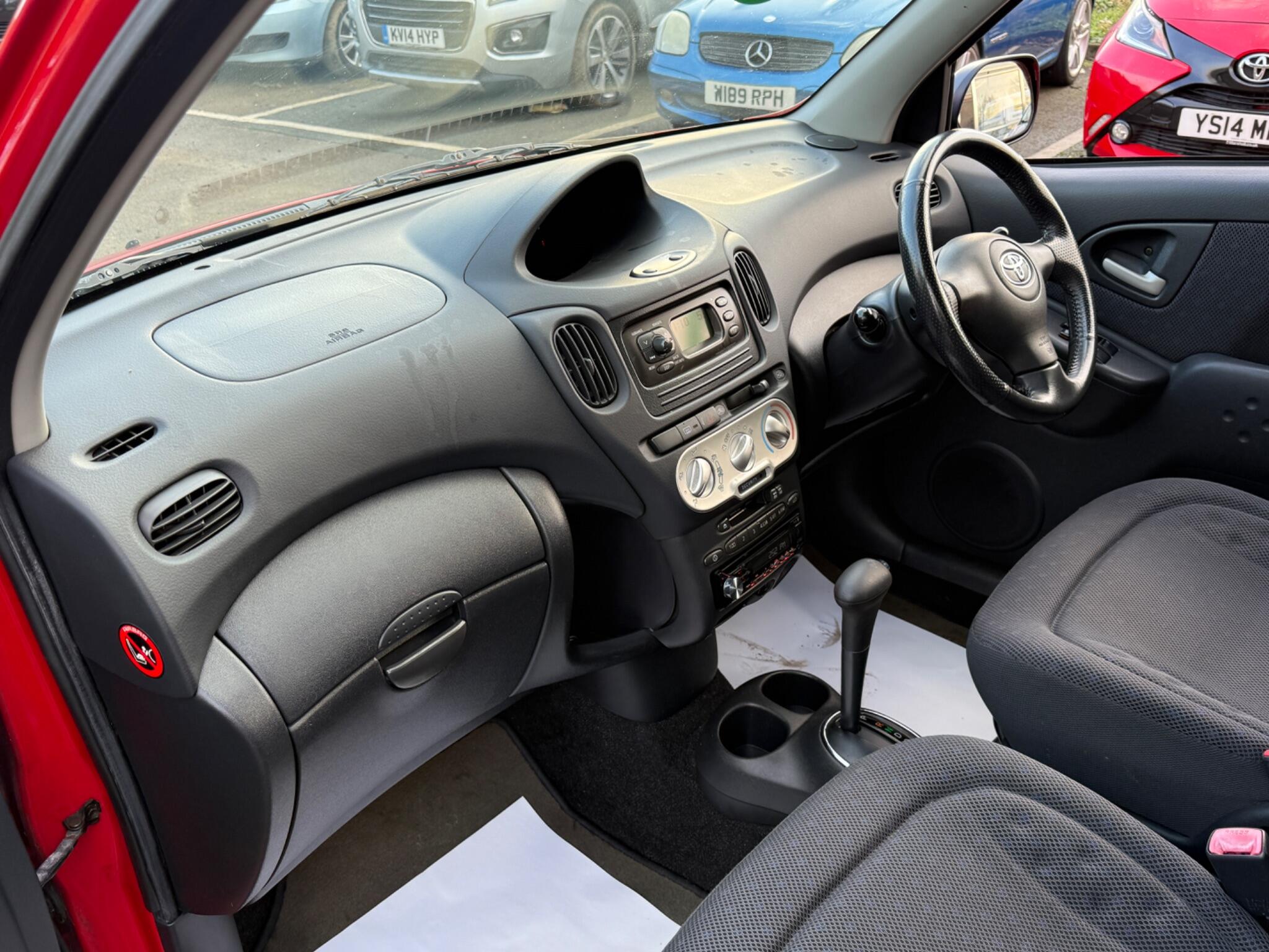Toyota Yaris Verso - Image 36