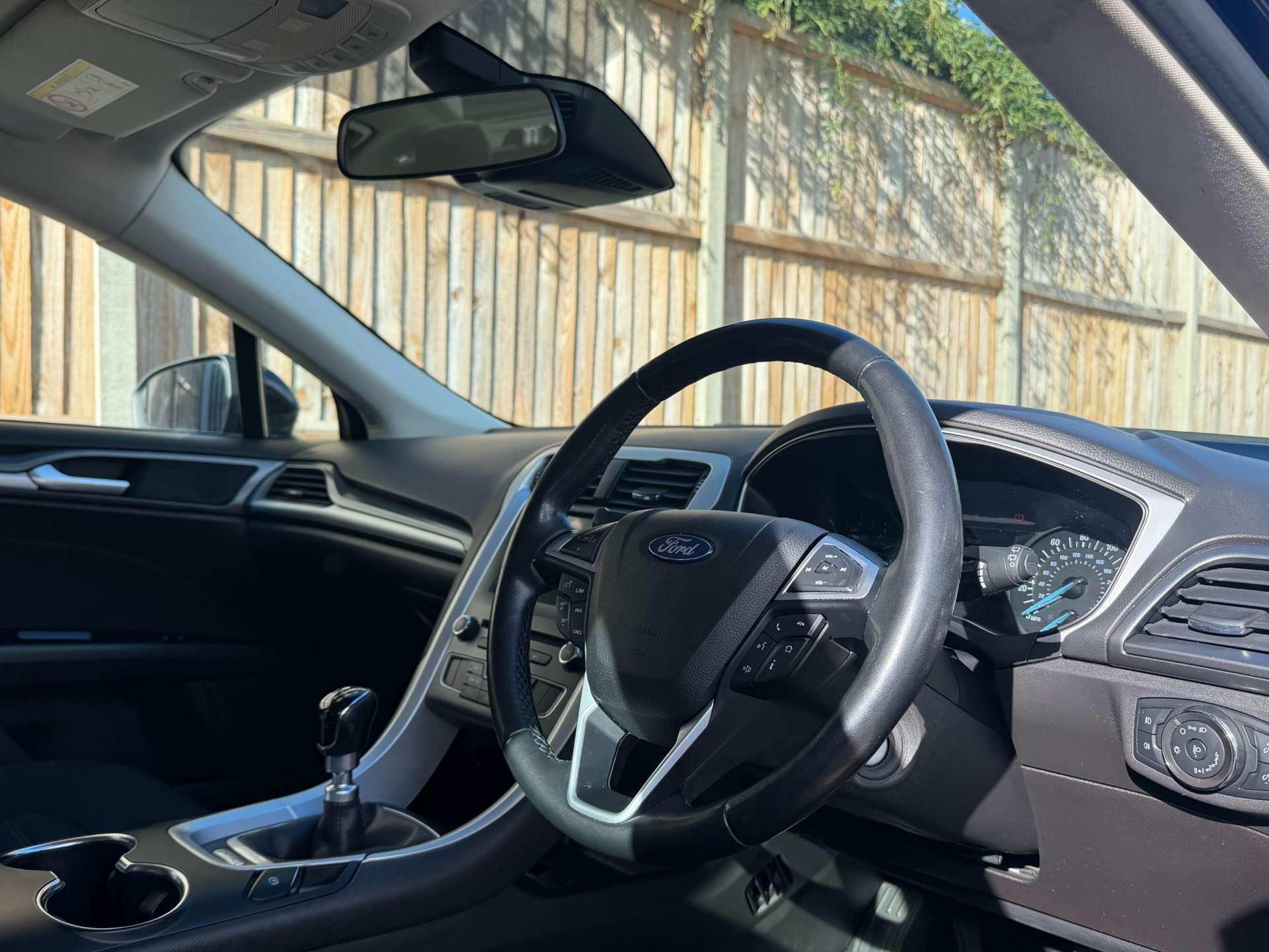 Ford Mondeo view 2