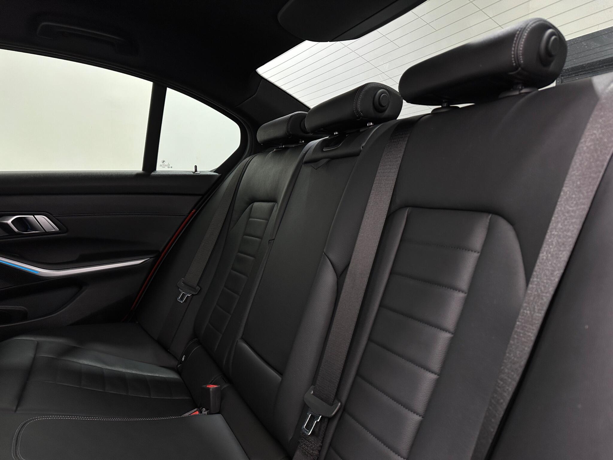 BMW 3 Series view 40