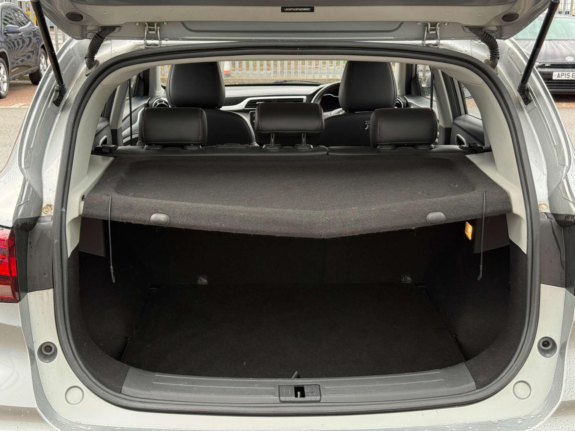 MG ZS view 32