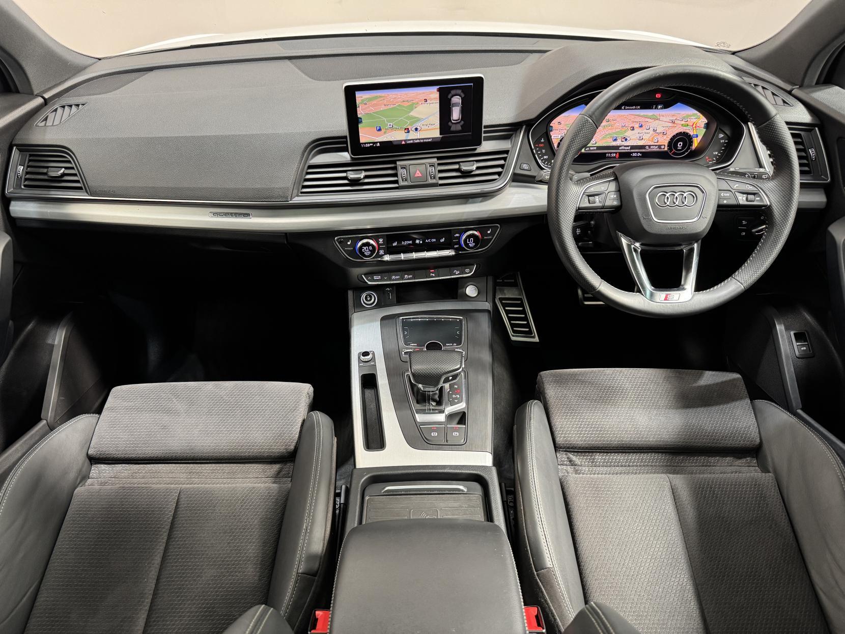Audi Q5 view 25