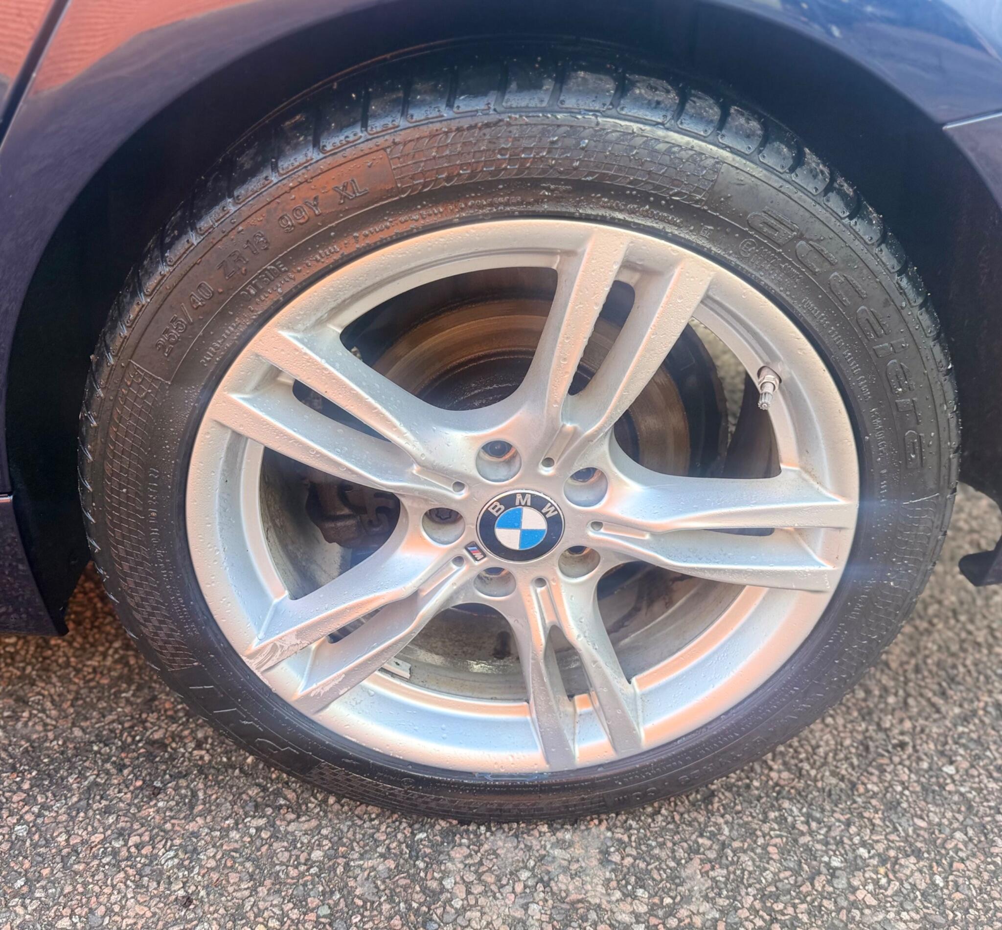 BMW 3 Series view 14