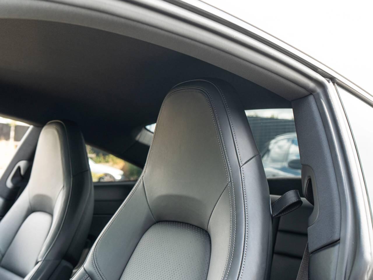 Porsche 911 view 29