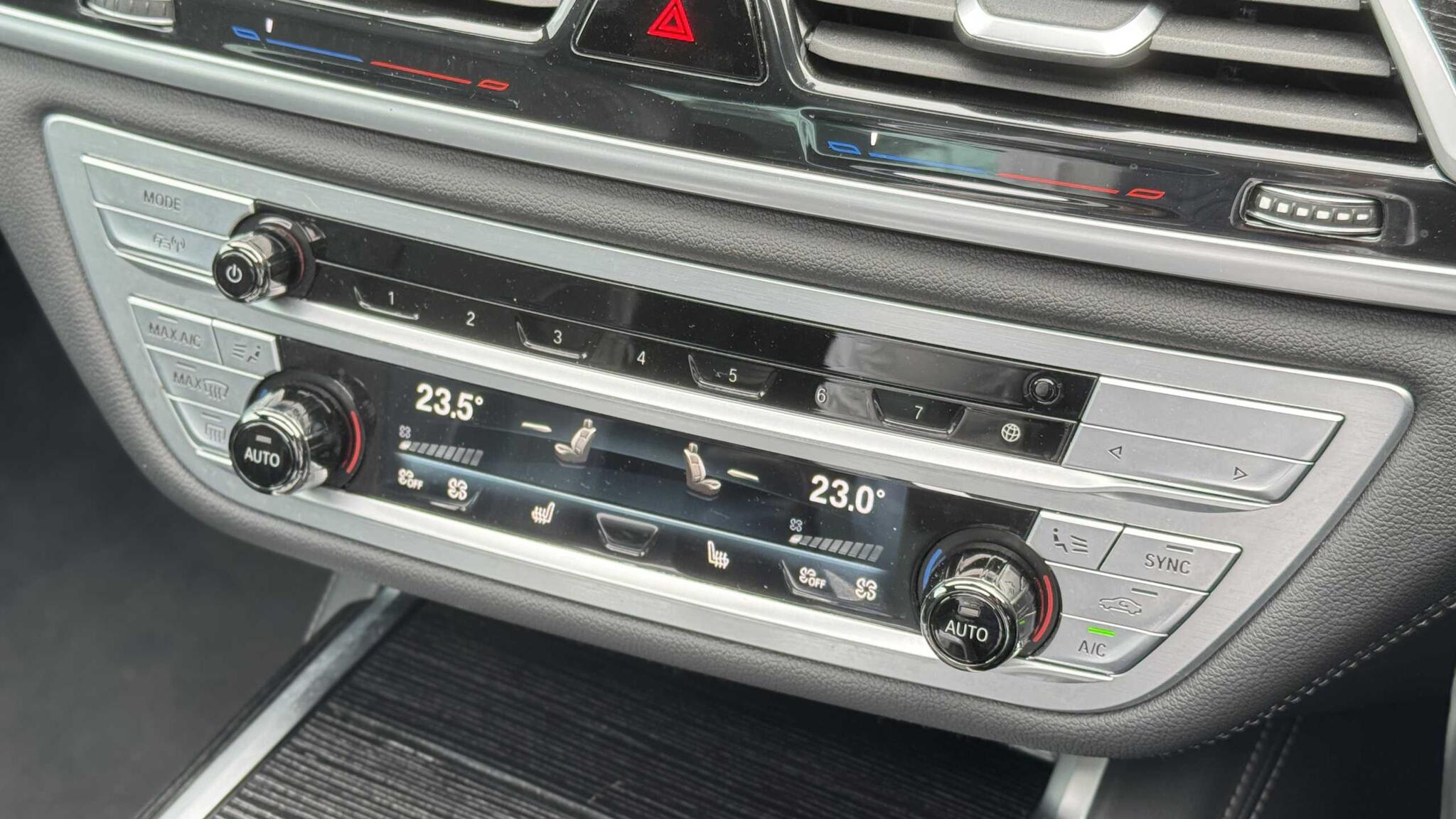 BMW 7 Series view 18
