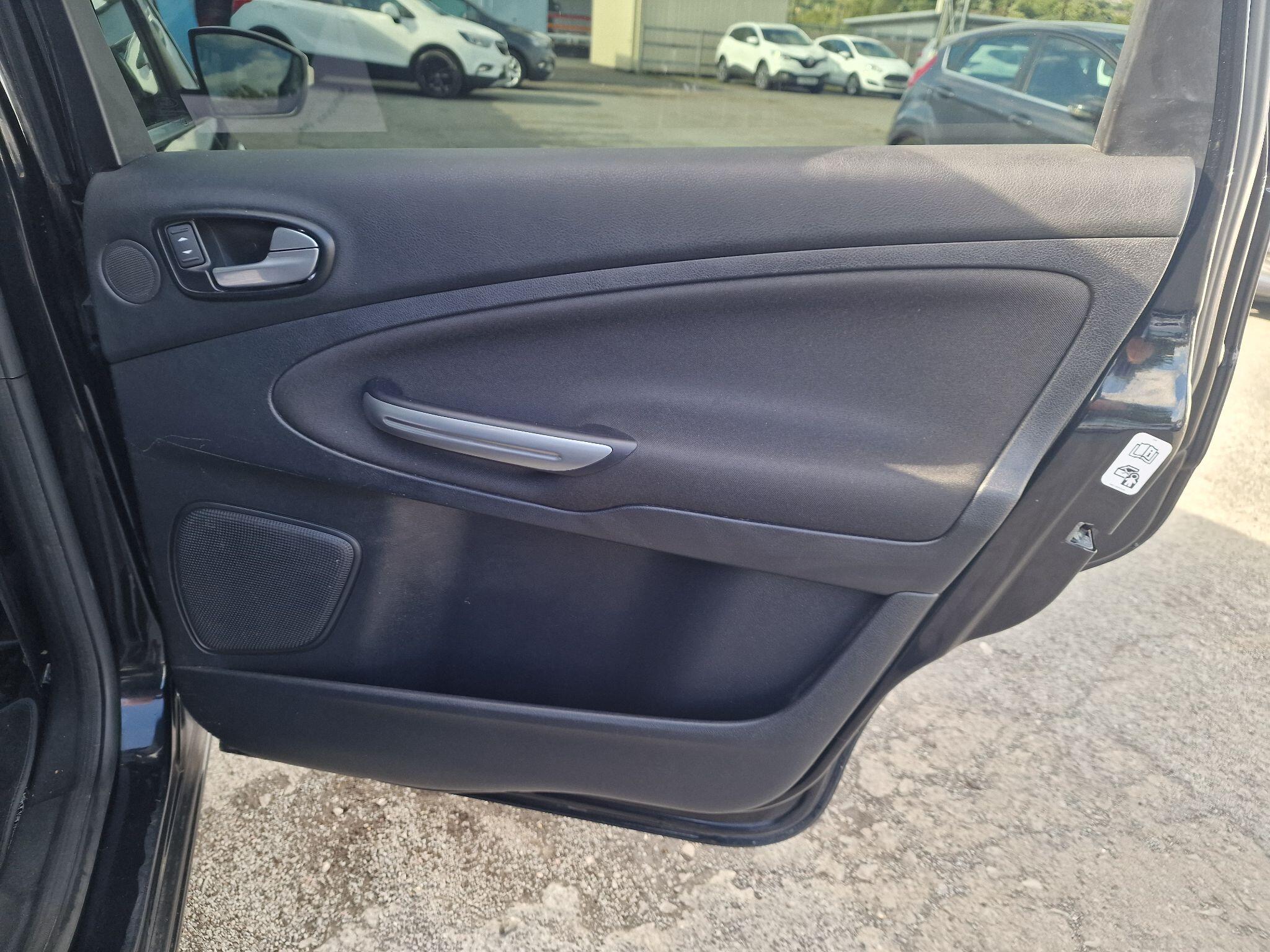 Ford S-Max view 38