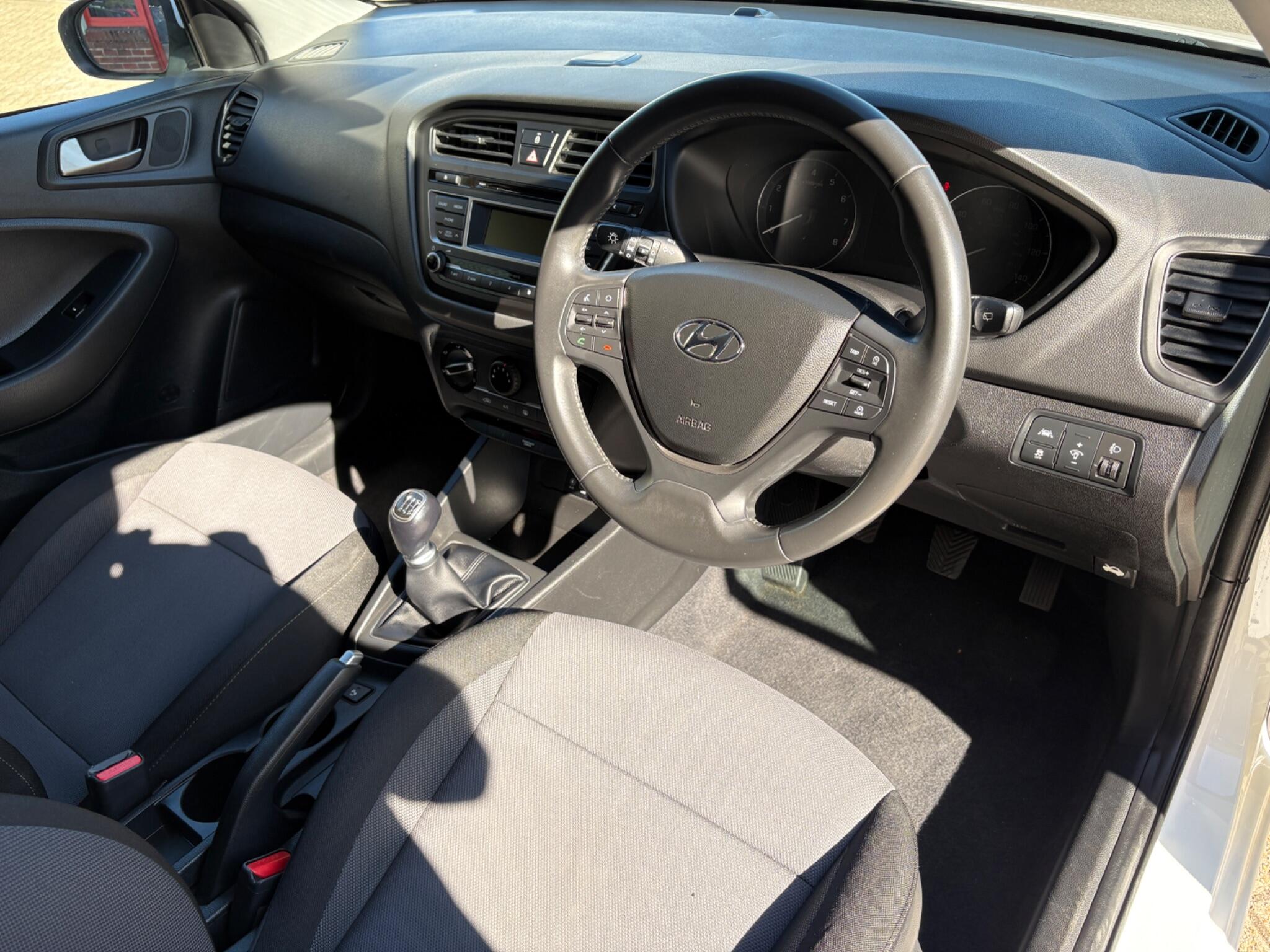Hyundai i20 view 12