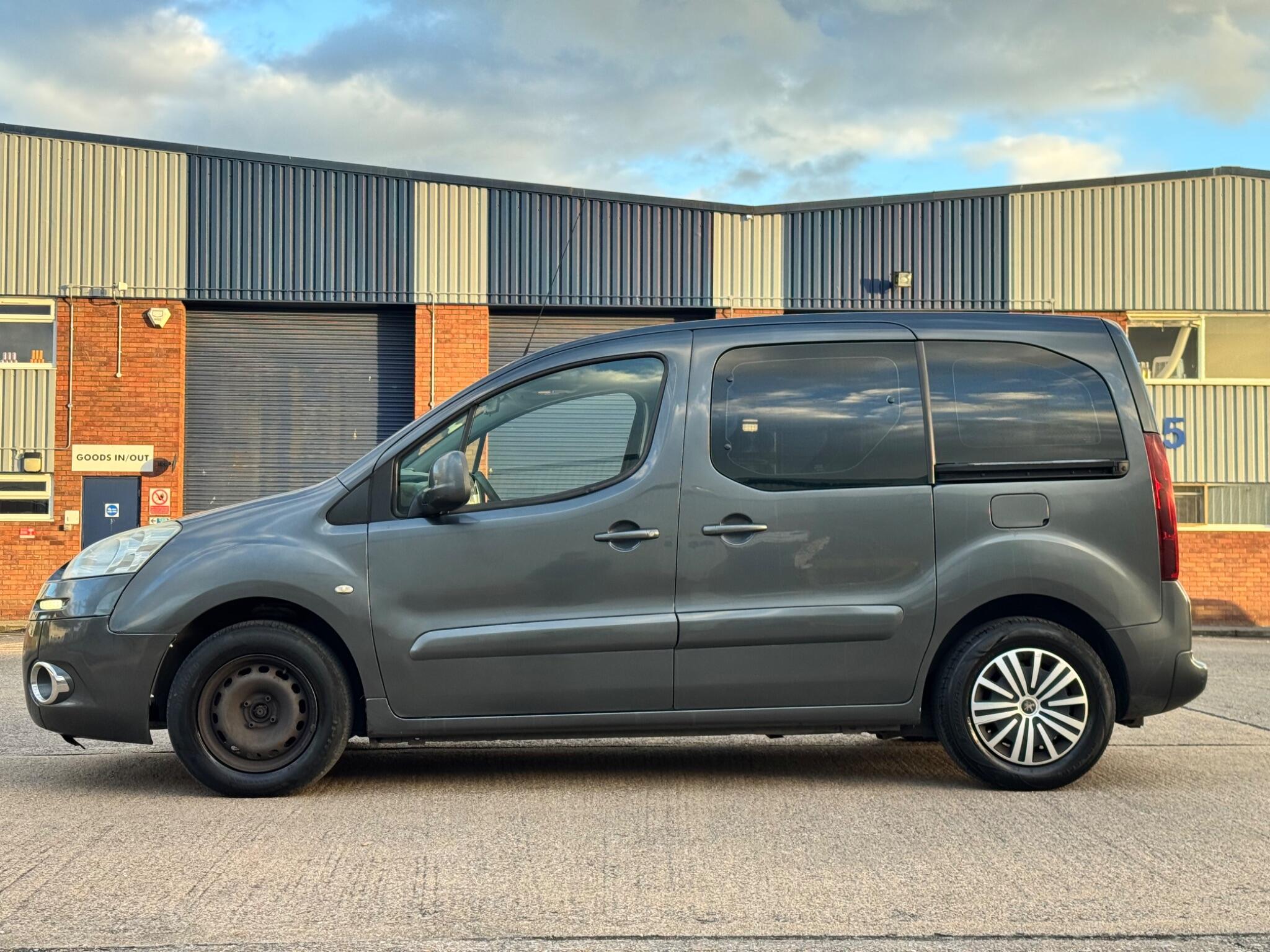 Peugeot Partner Tepee view 13