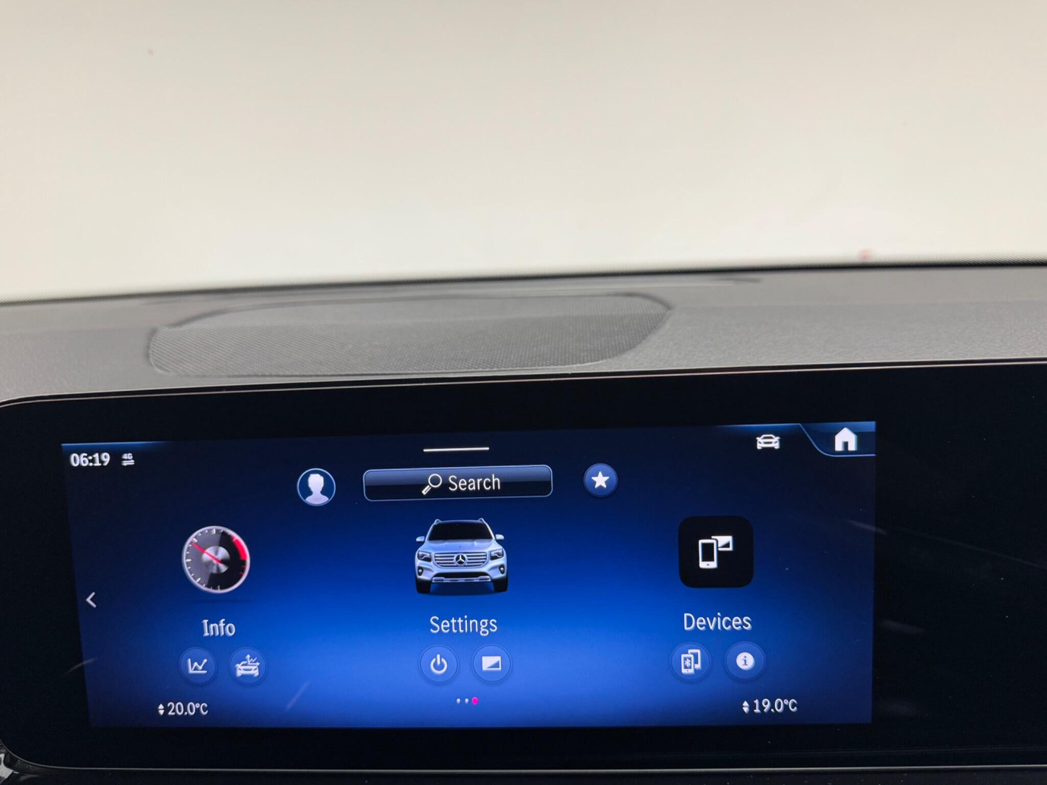 Mercedes-Benz GLB view 22