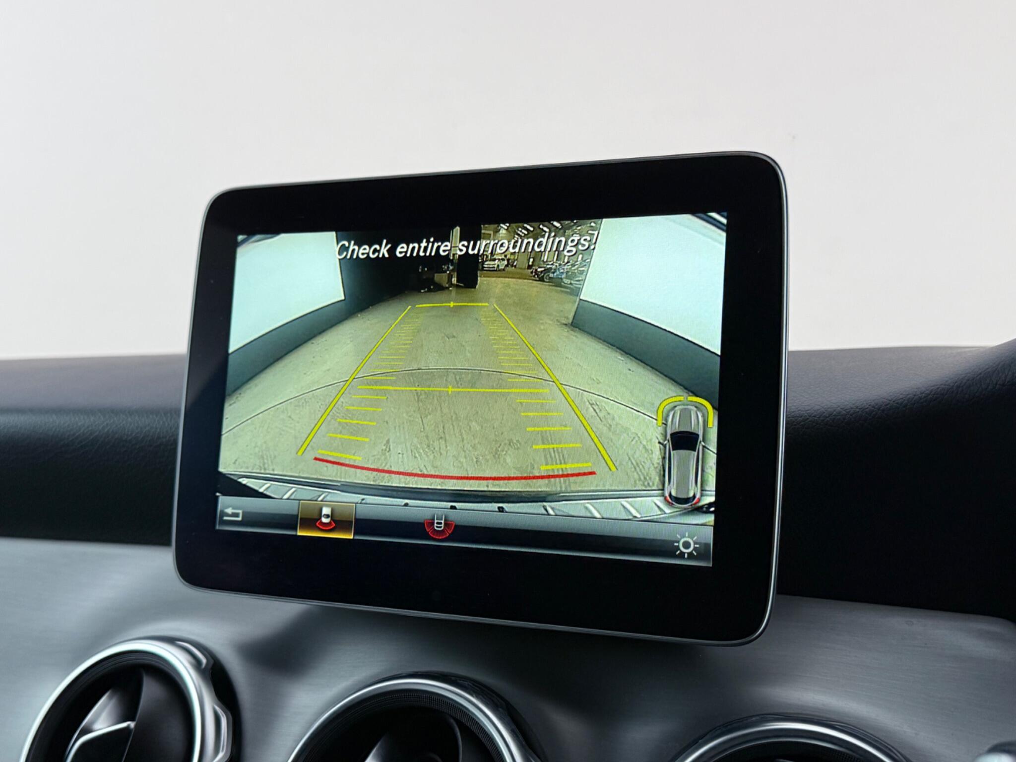 Mercedes-Benz Gla view 32