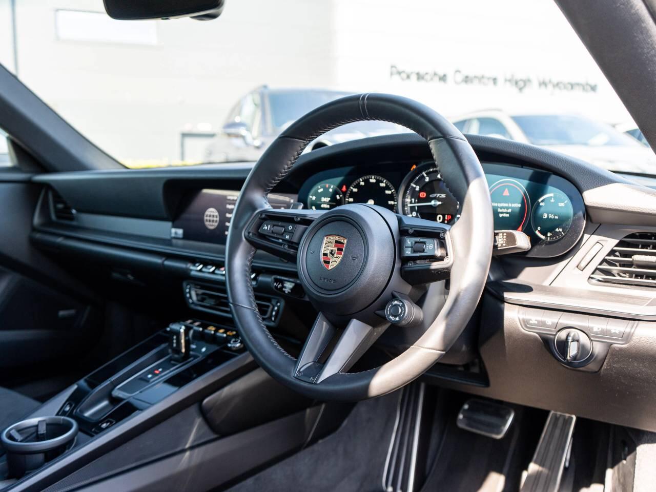 Porsche 911 view 4