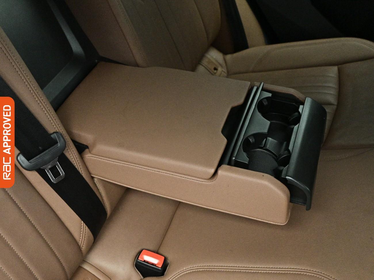 Audi E-Tron view 36
