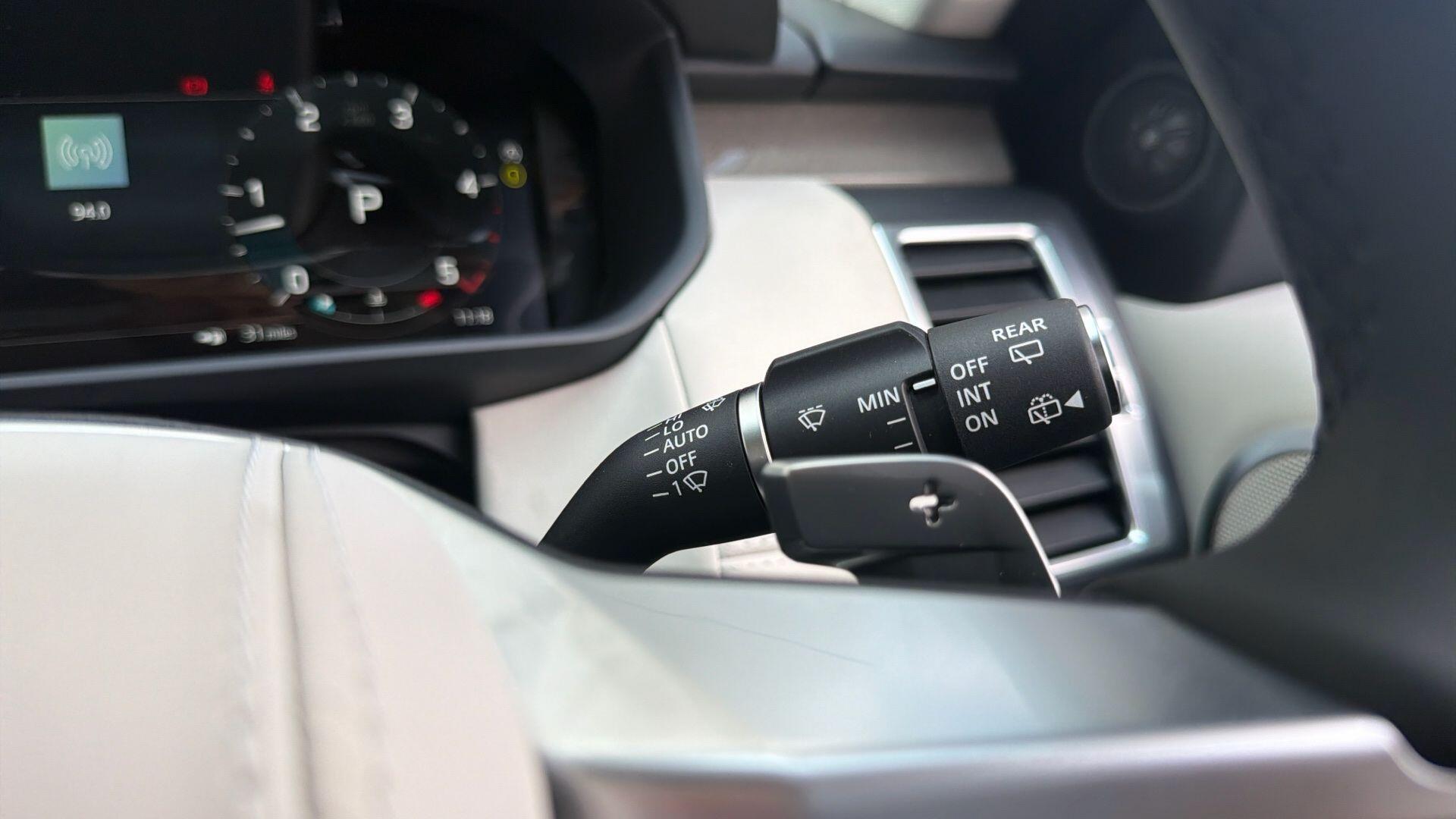 Land Rover Discovery view 25