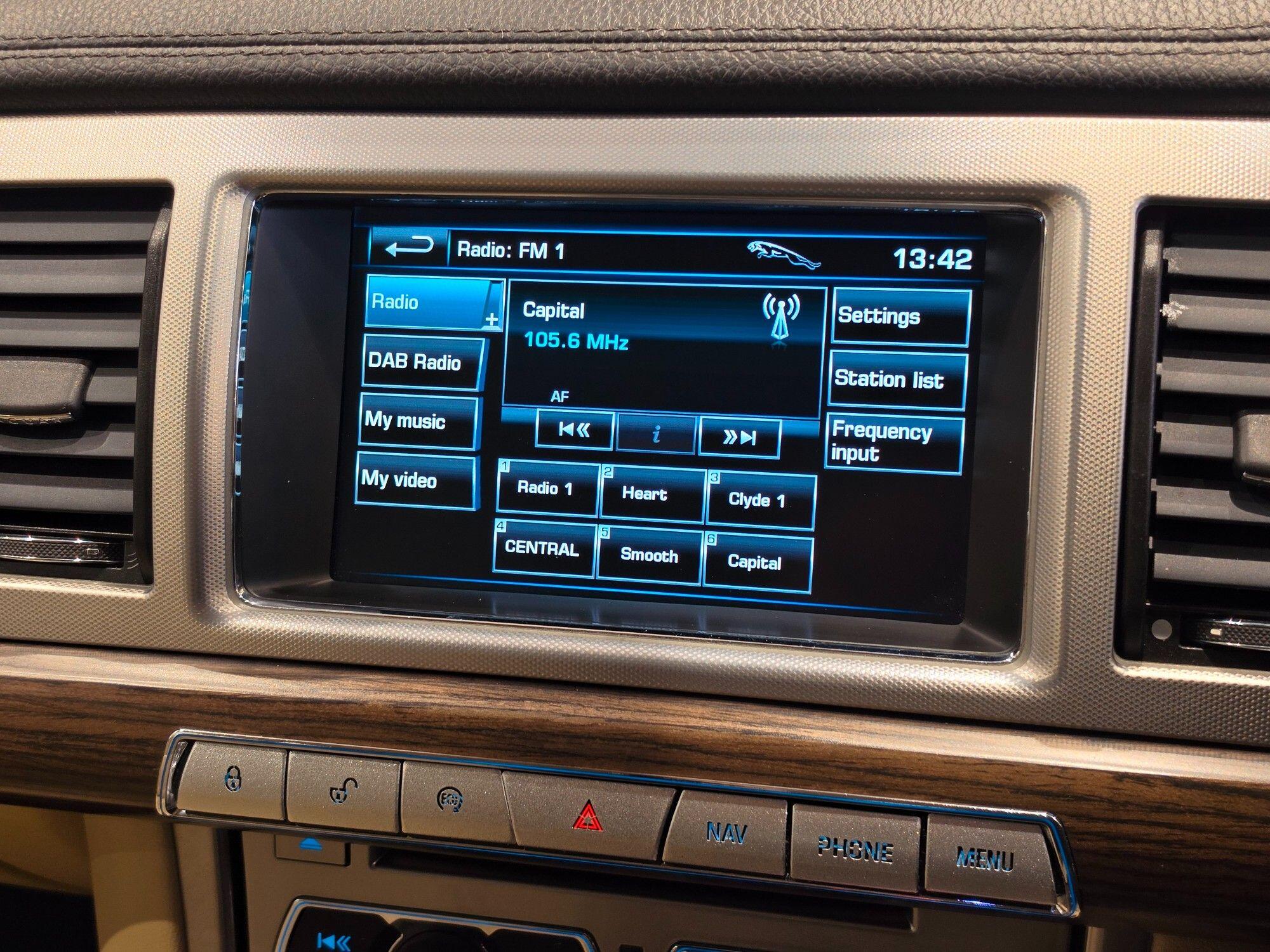 Jaguar XF view 41