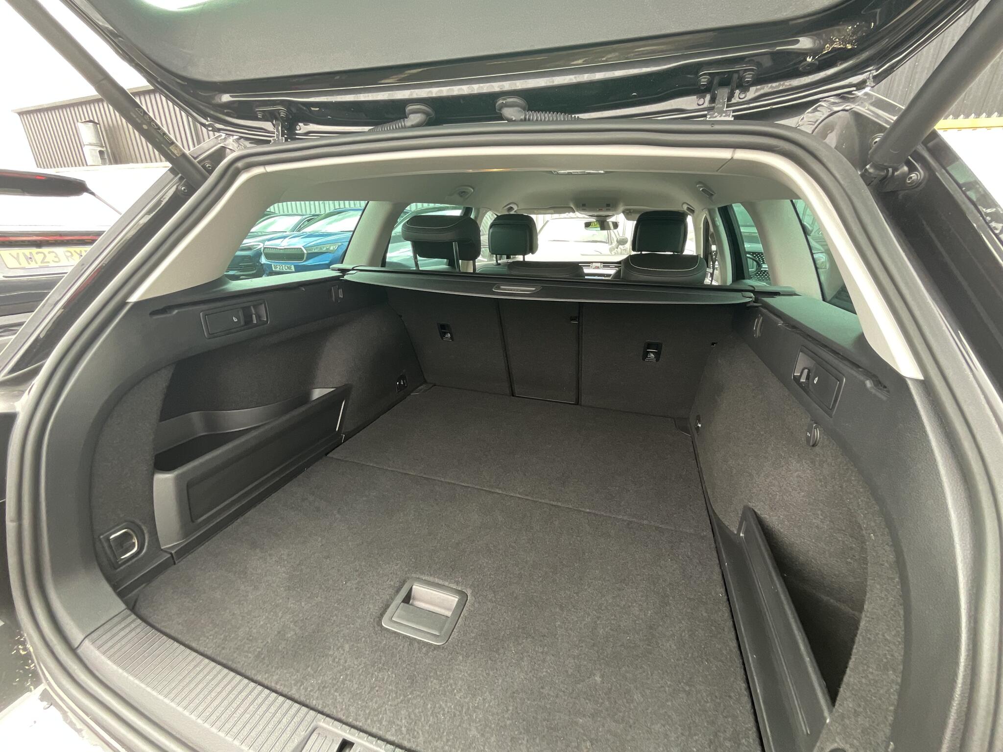 Volkswagen Passat view 30