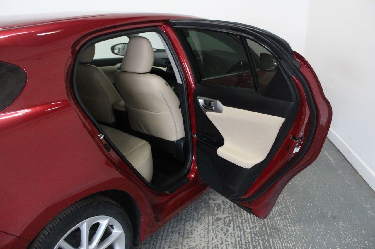 Lexus CT view 26