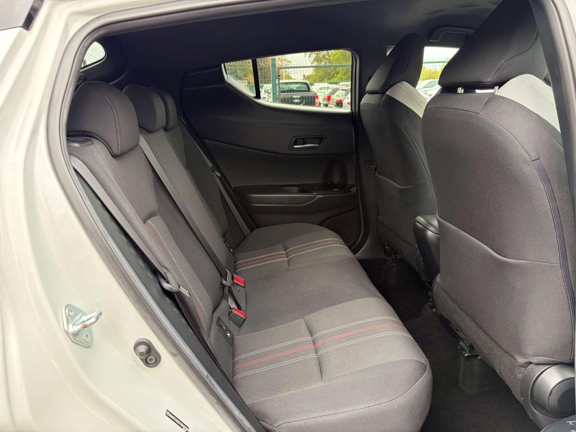 Toyota C-HR view 27
