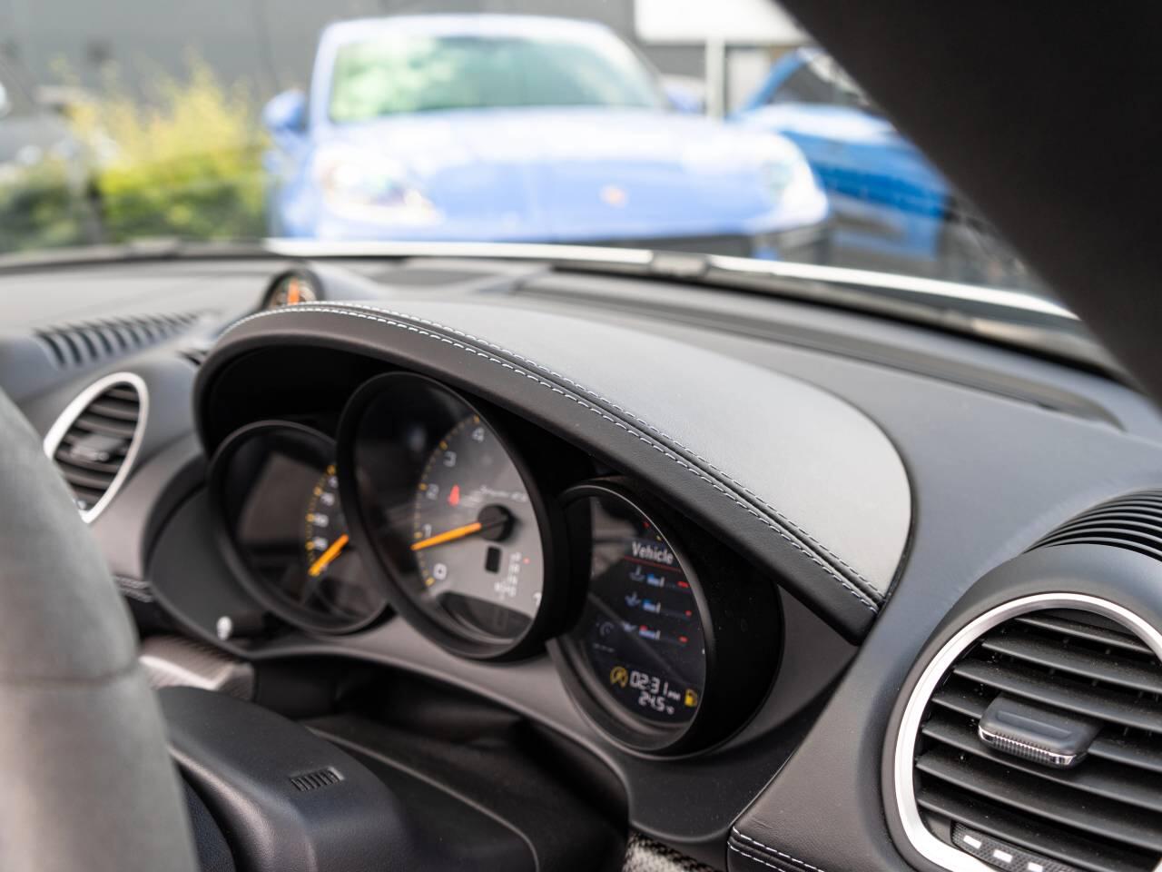 Porsche 718 Spyder view 25