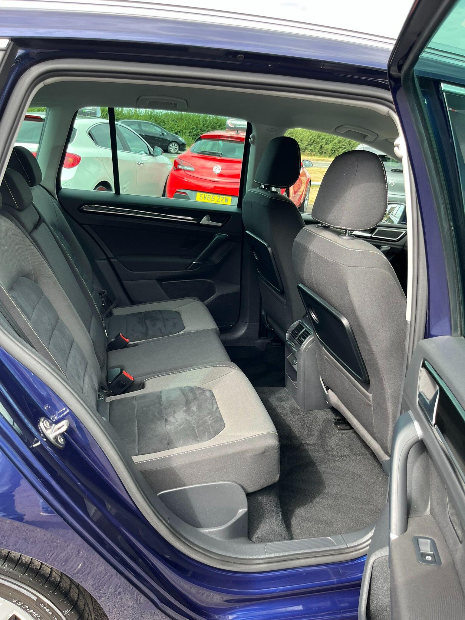 Volkswagen Golf SV view 37