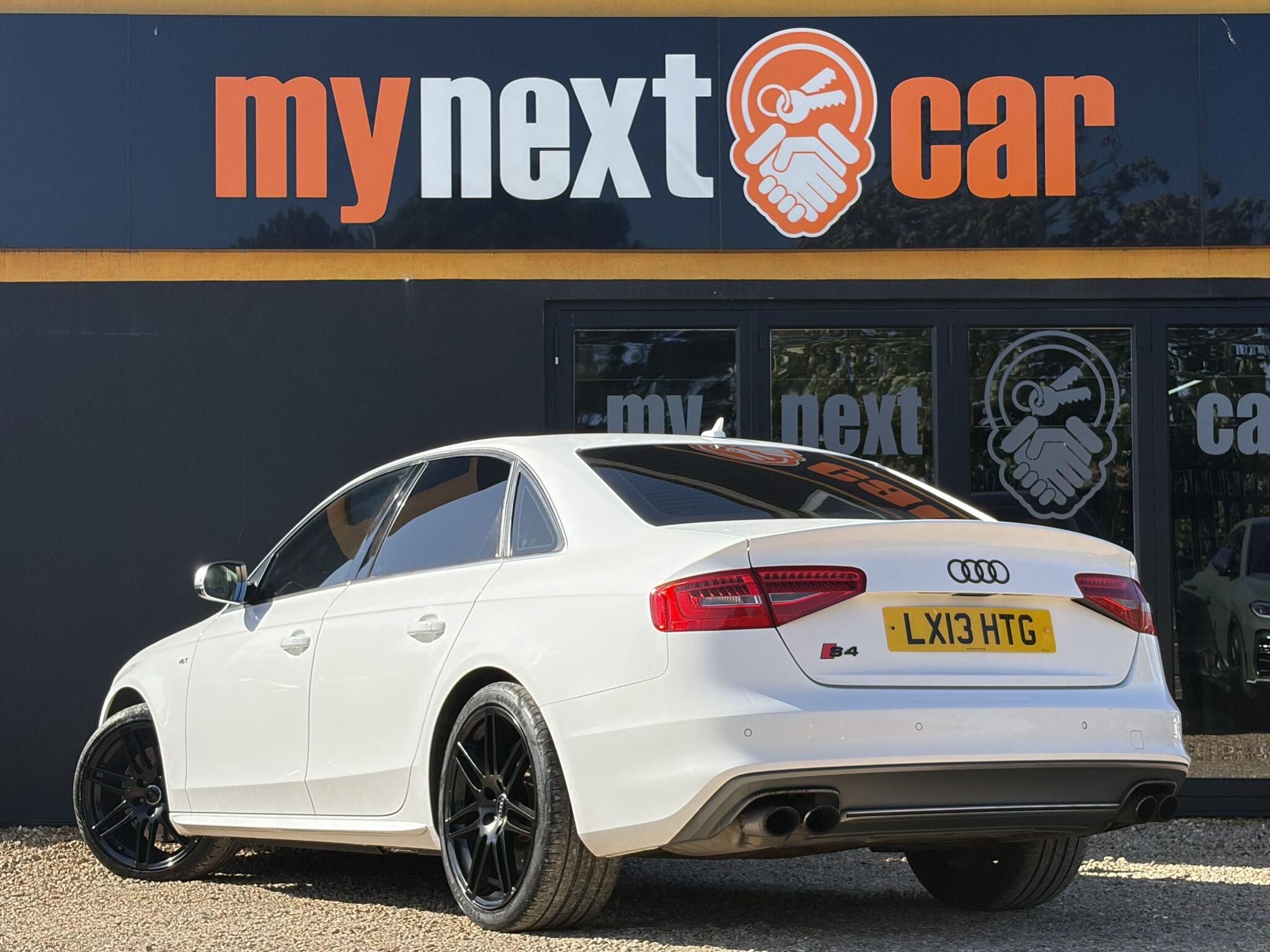 Audi S4 view 8