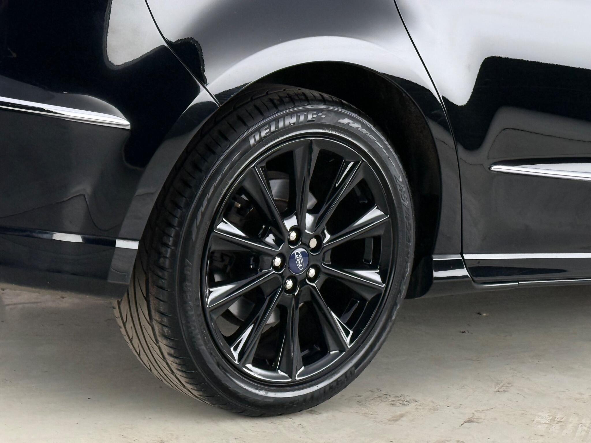 Ford S-Max view 9