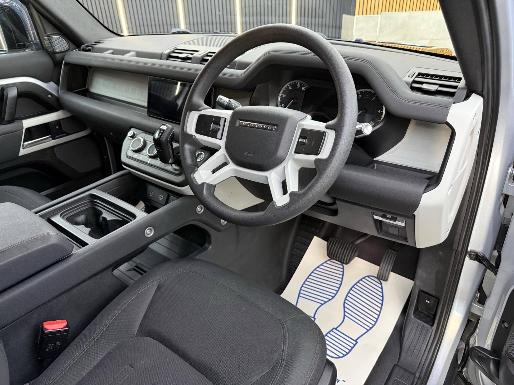 Land Rover Defender 110 view 4