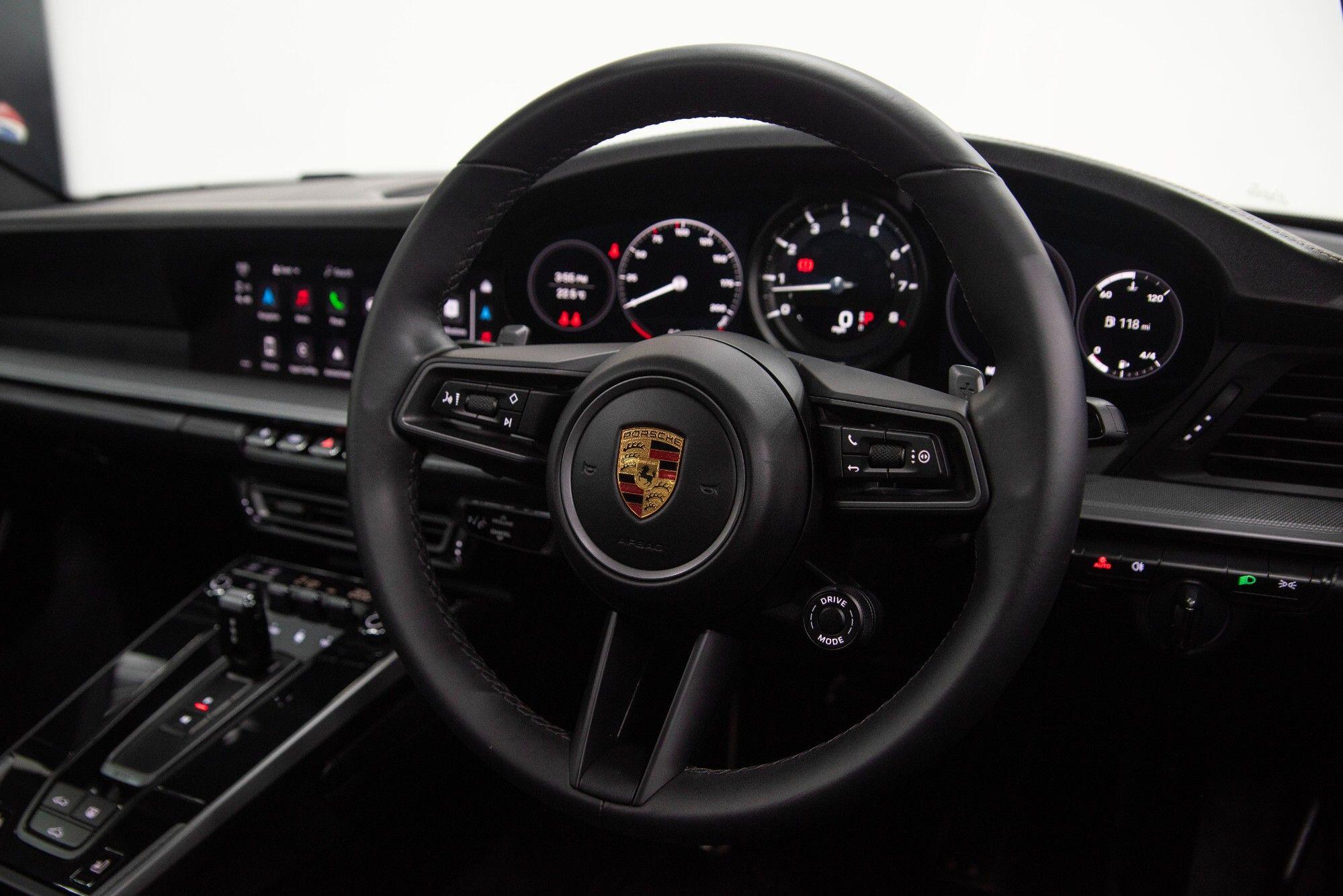 Porsche 911 view 40