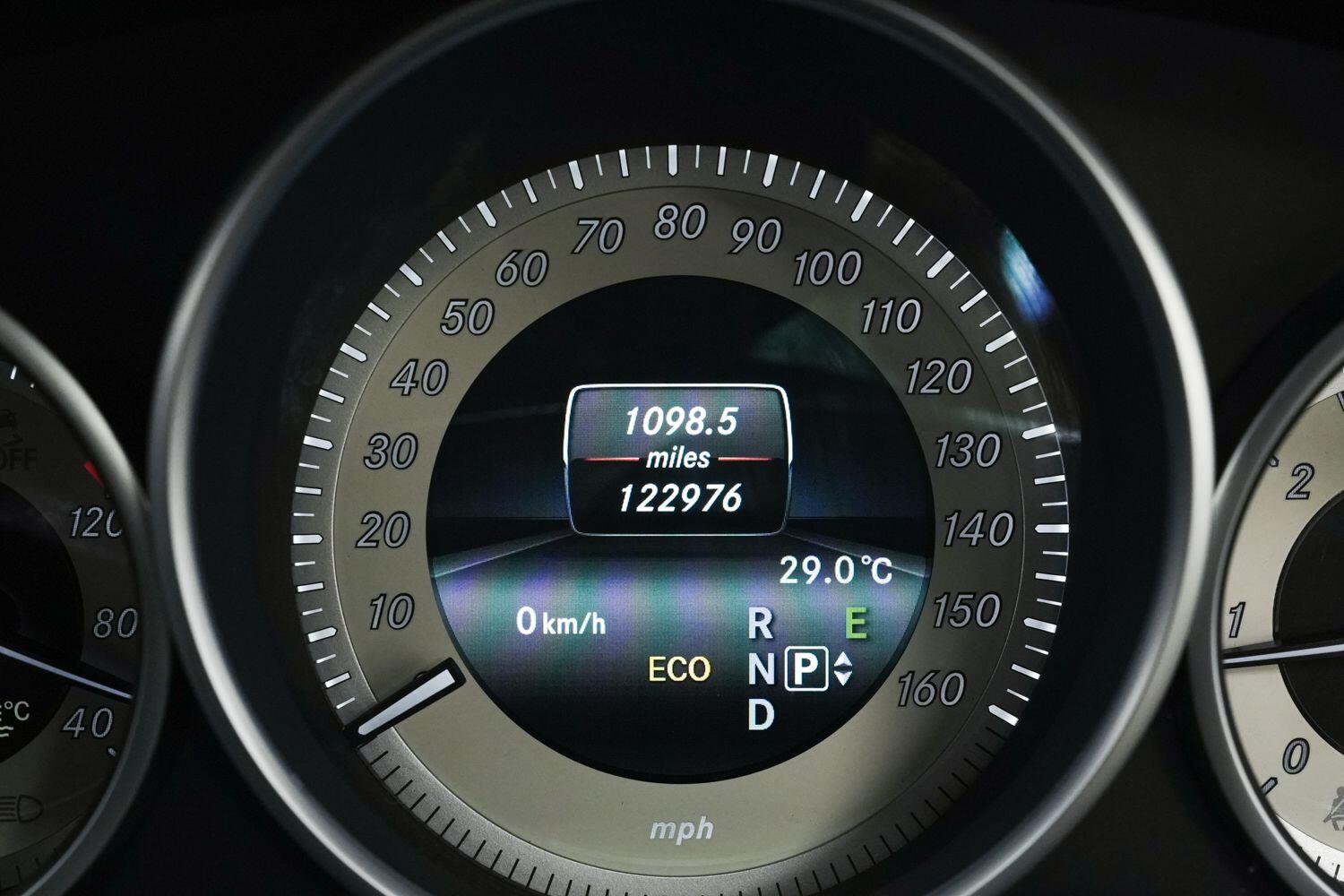 Mercedes-Benz E Class view 23