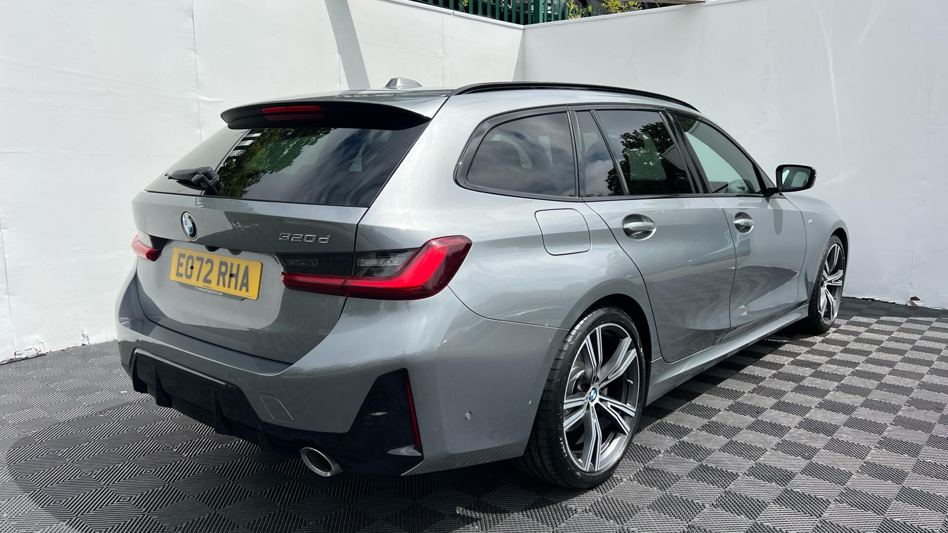 BMW 3 Series view 27
