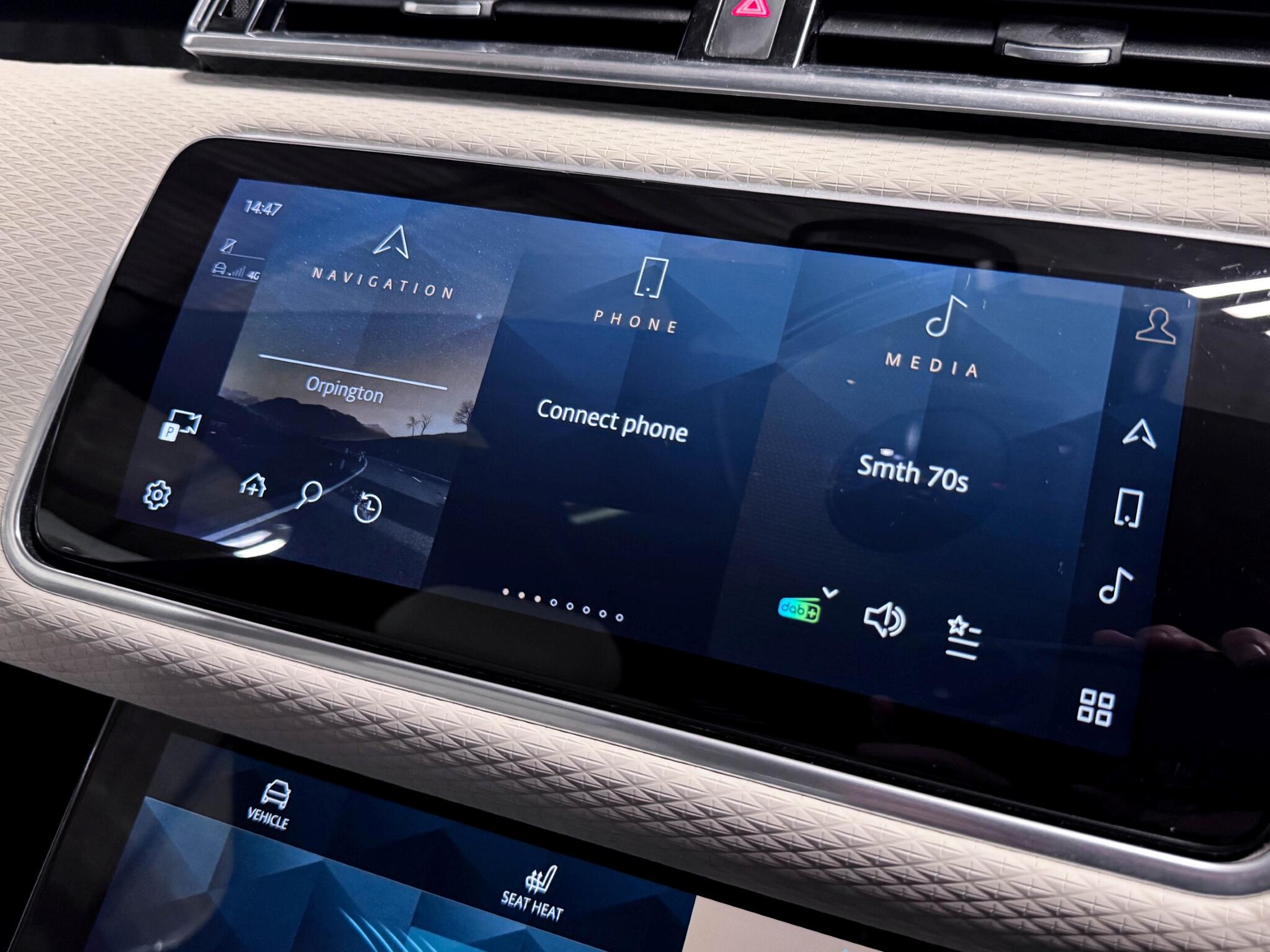 Land Rover Range Rover Velar view 37
