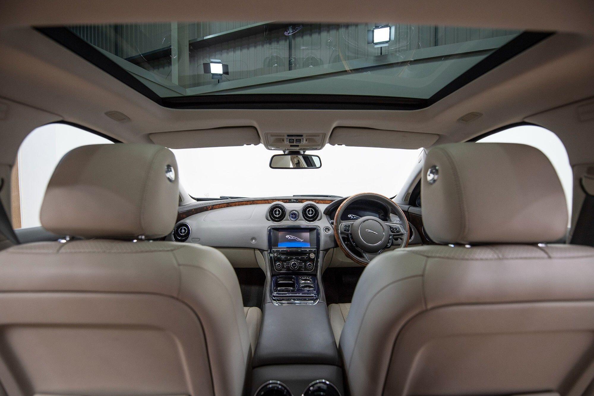 Jaguar XJ view 13