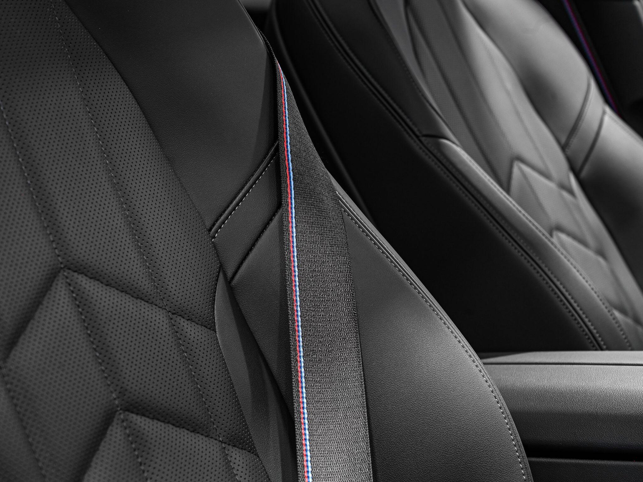 BMW 5 Series view 10