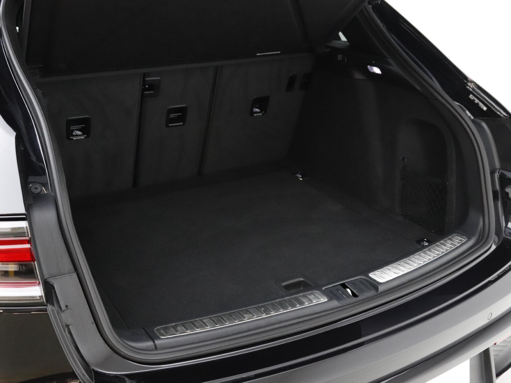 Porsche Macan view 19