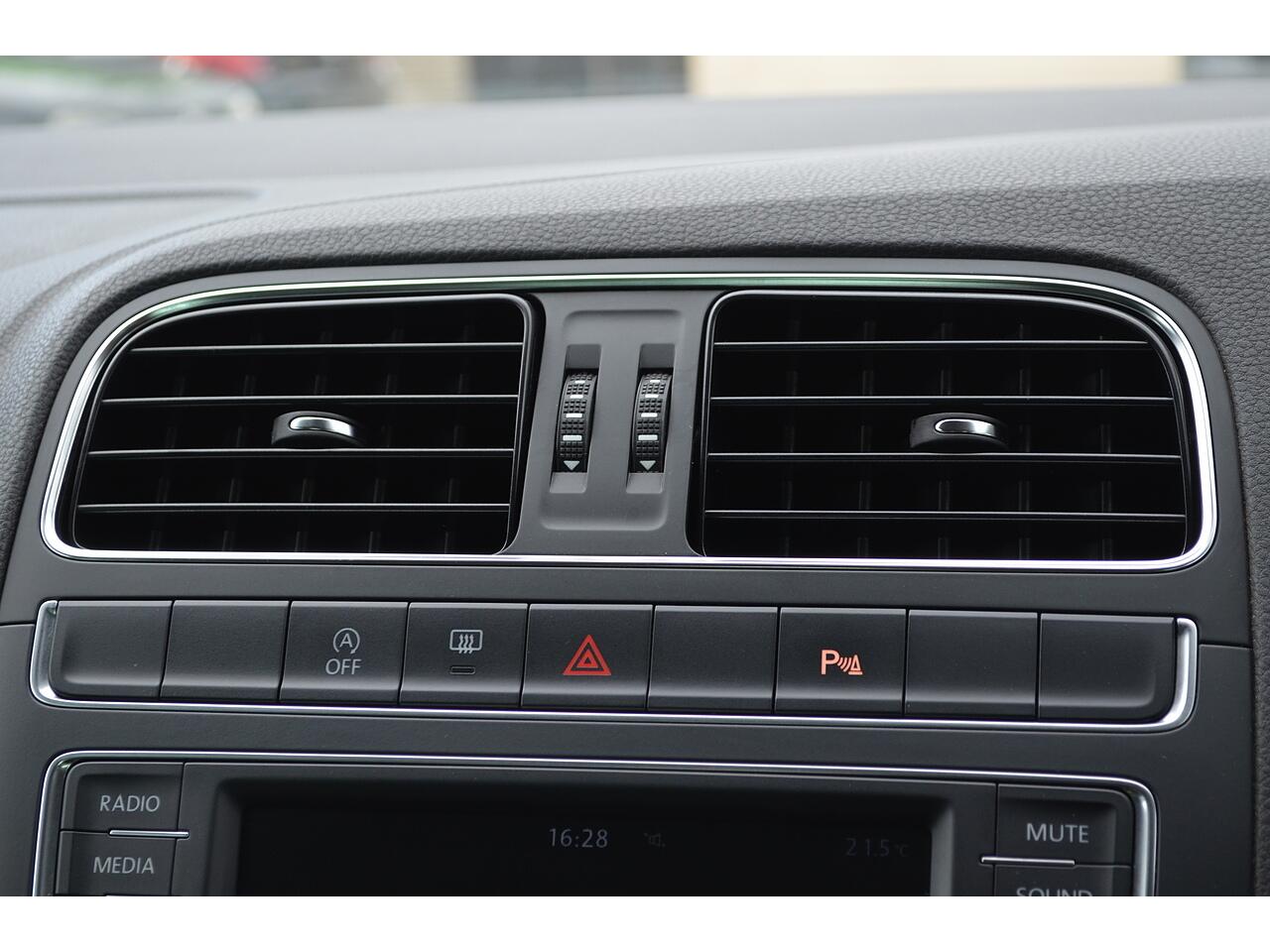 Volkswagen Polo view 49