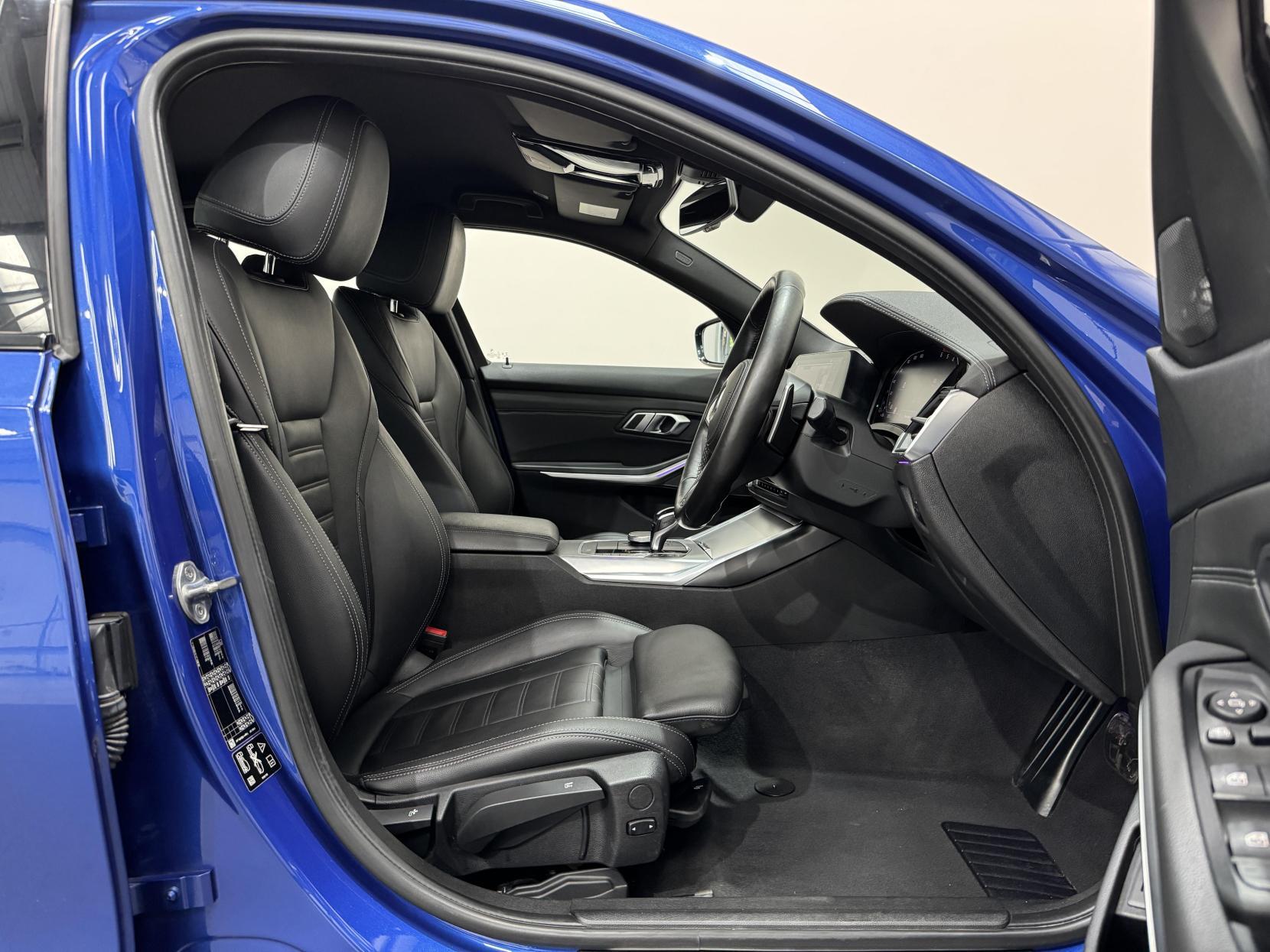 BMW 3 Series view 19
