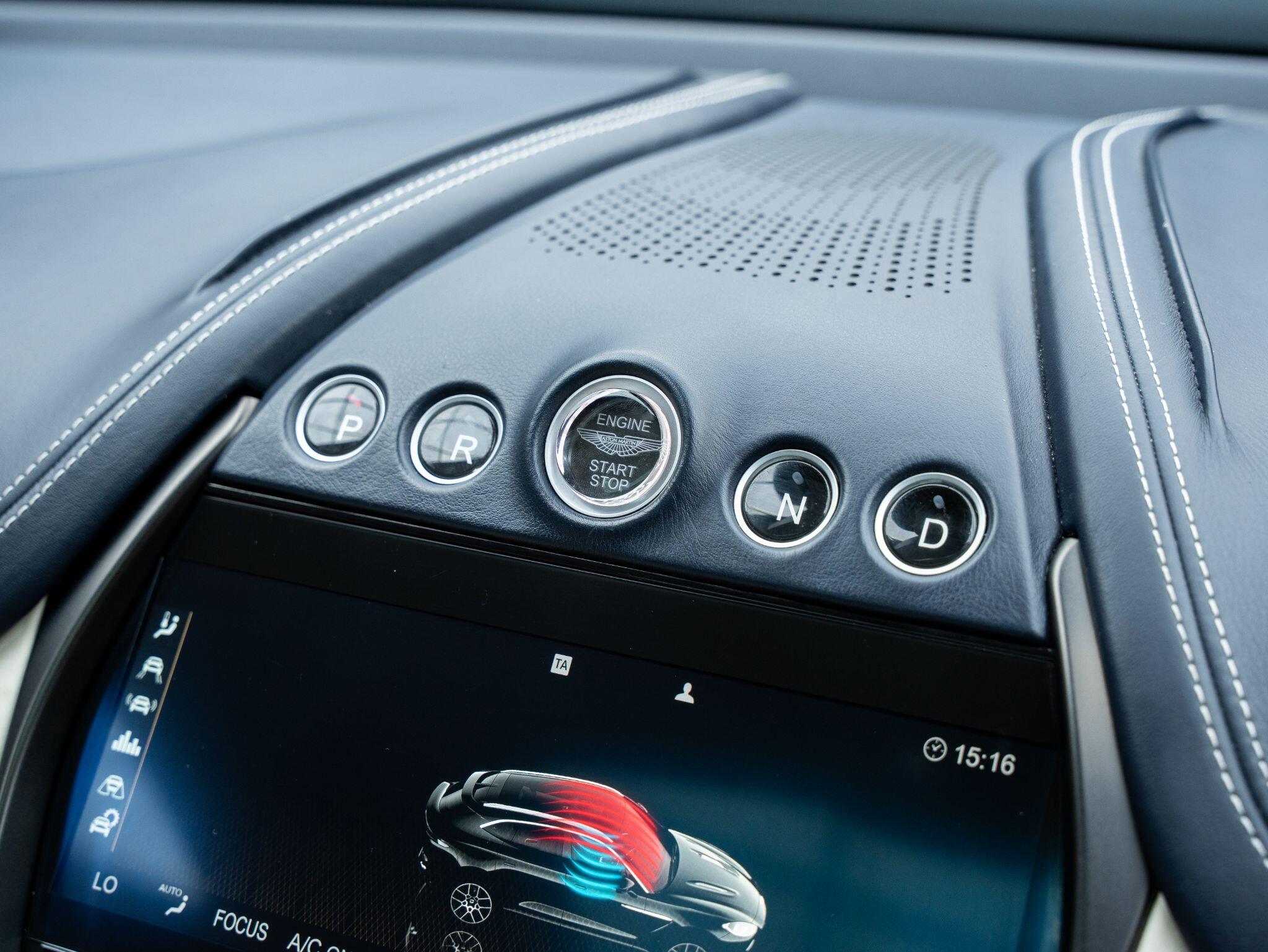 Aston Martin DBX view 28