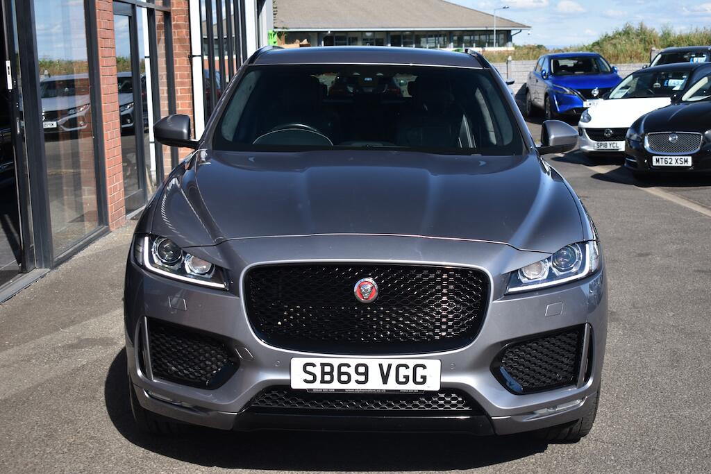 Jaguar F-Pace view 3