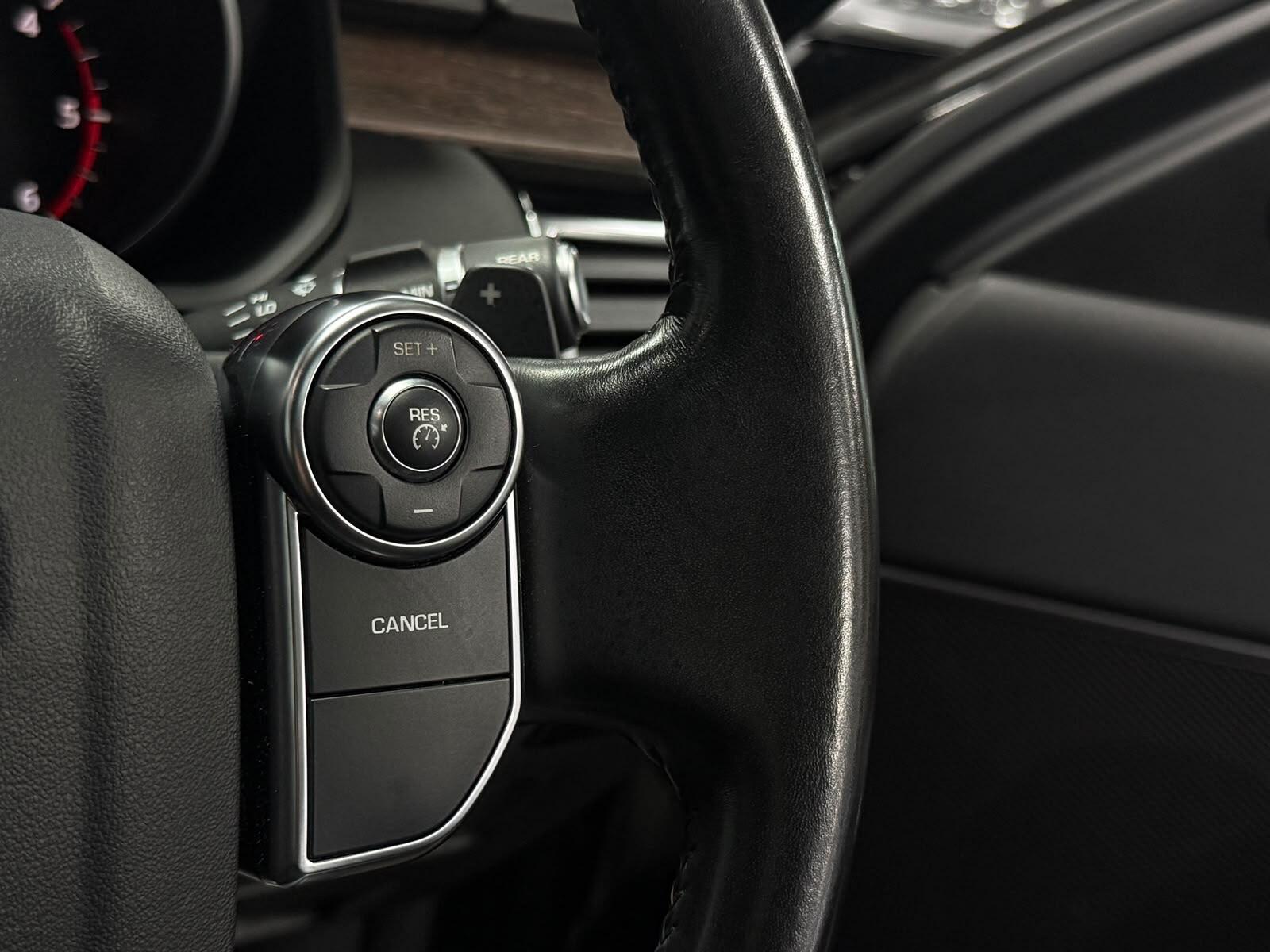 Land Rover Discovery view 24