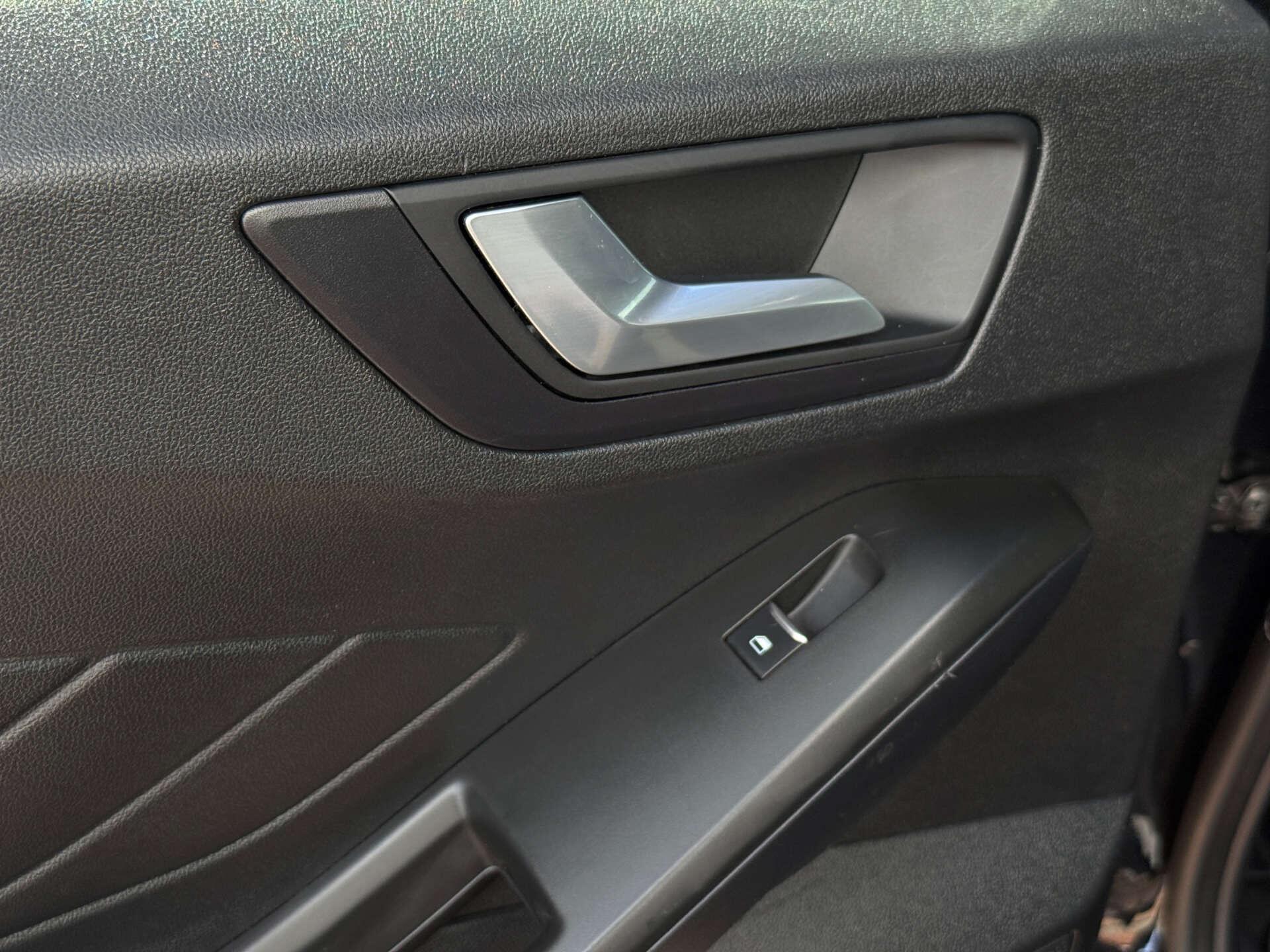 Ford Focus view 35