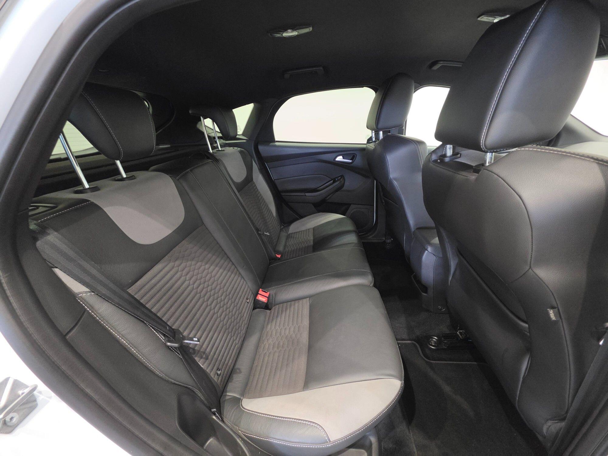 Ford Focus view 17