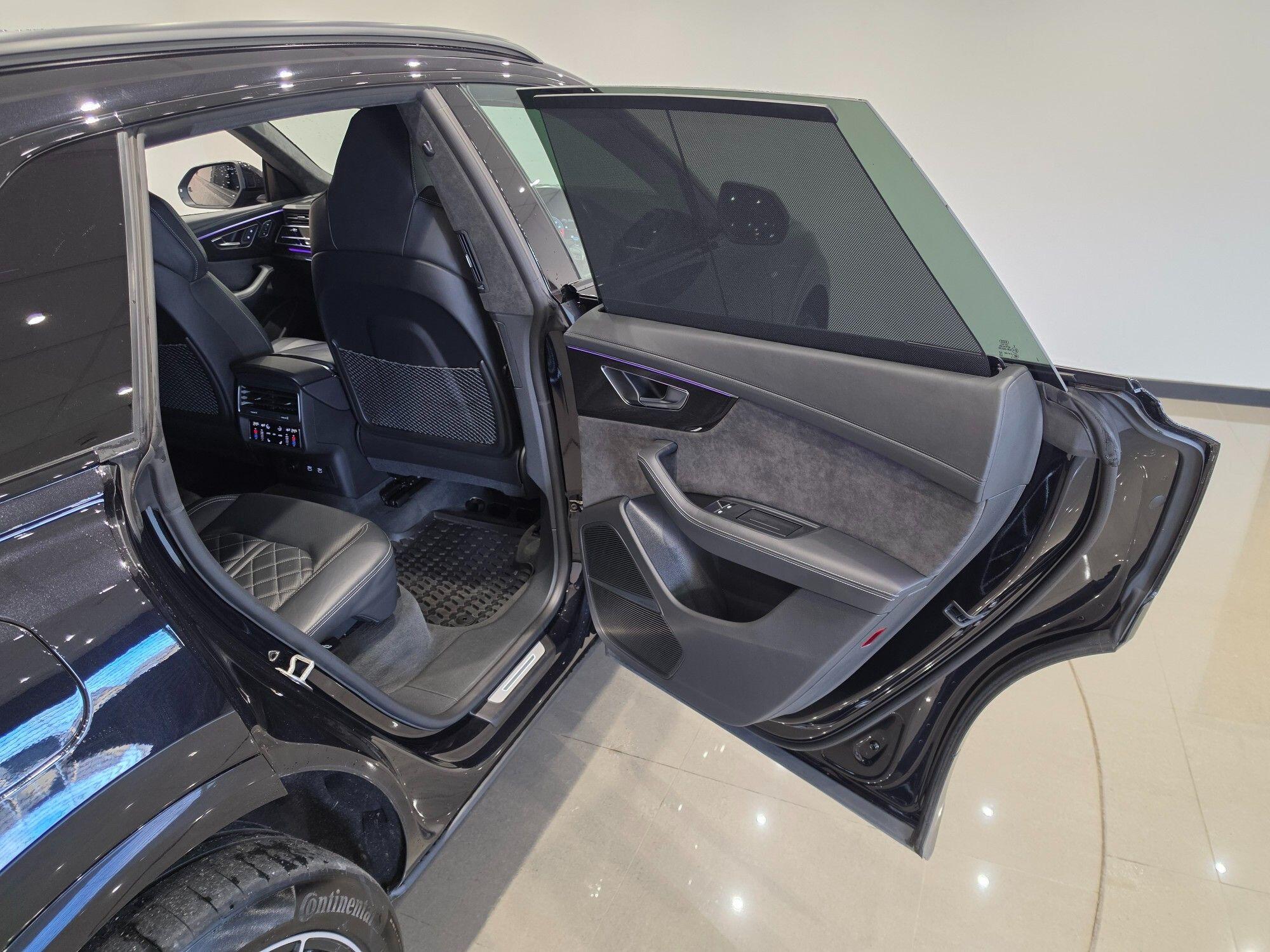 Audi Q8 view 74