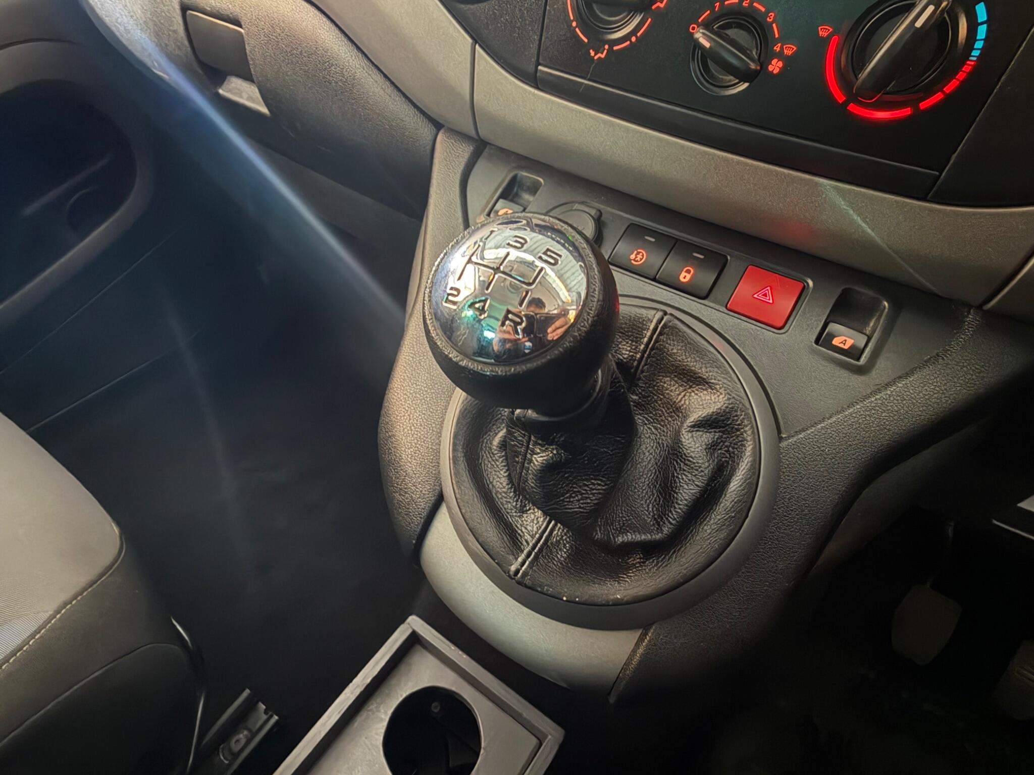 Peugeot Partner Tepee view 17