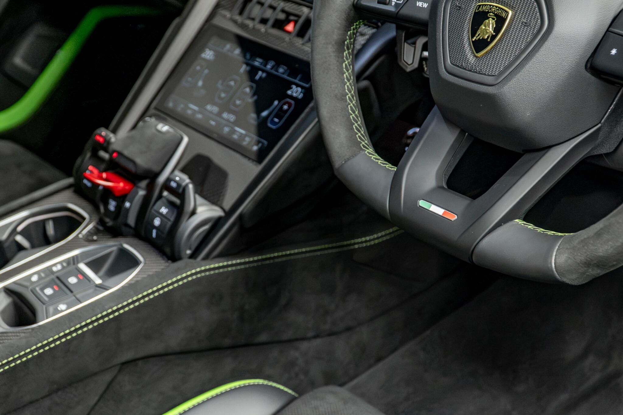 Lamborghini Urus view 38