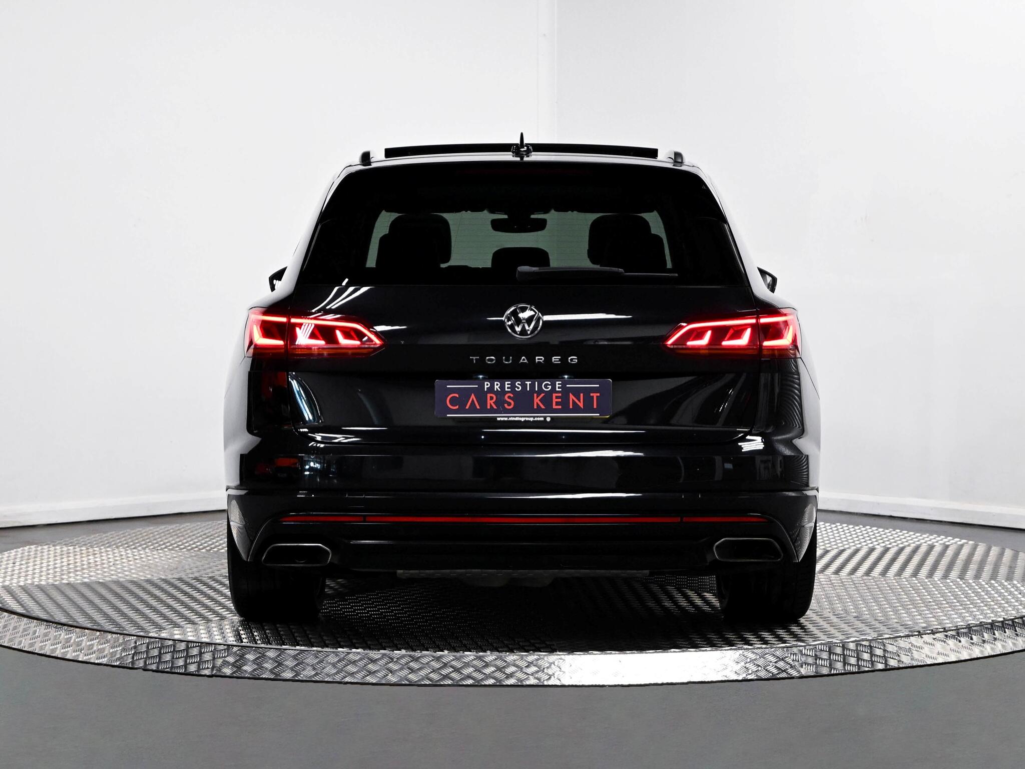 Volkswagen Touareg view 11