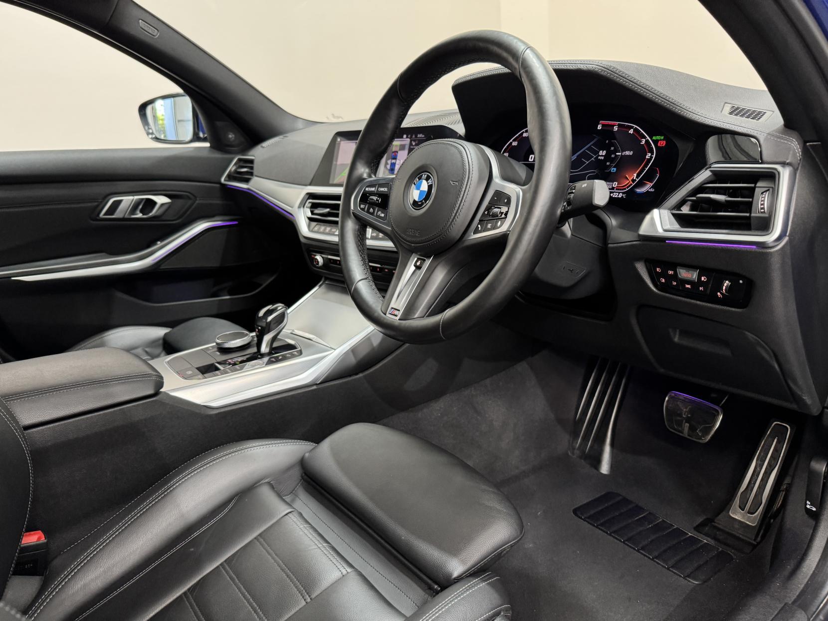BMW 3 Series view 16