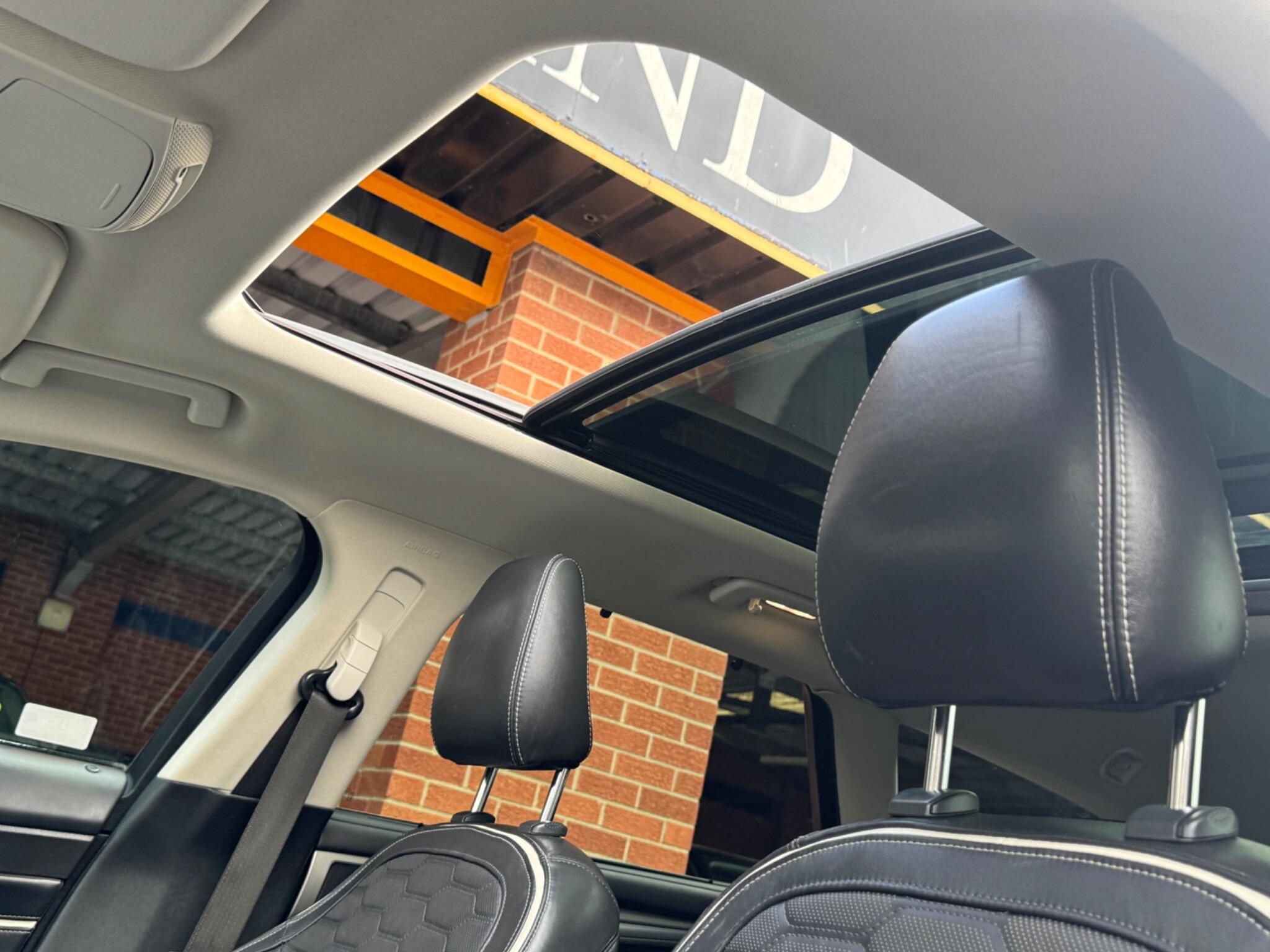 Ford Mondeo view 8