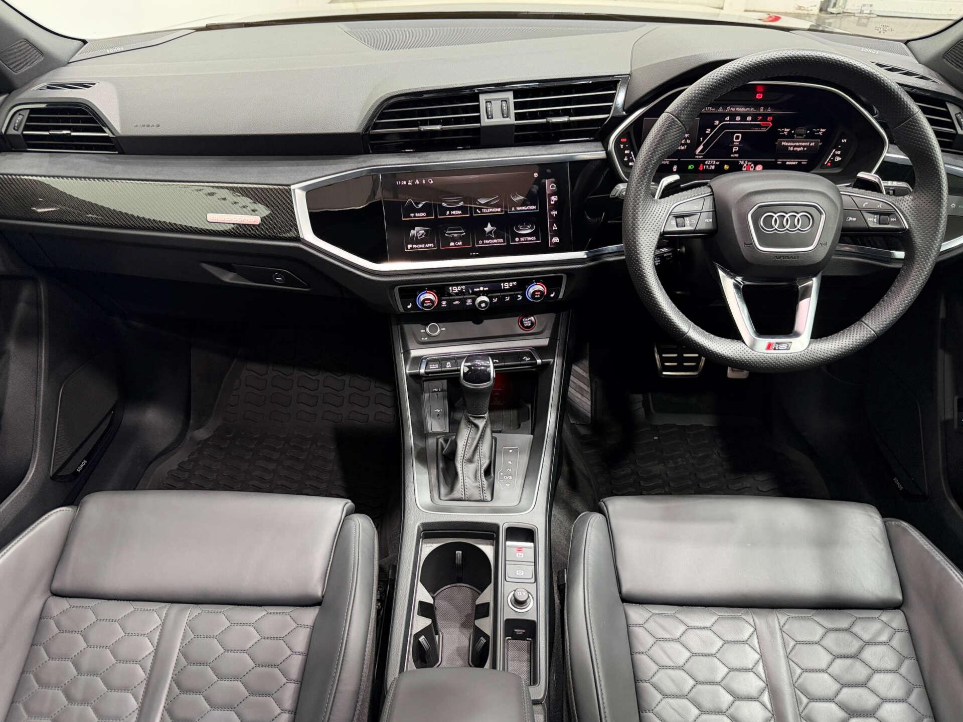 Audi RS Q3 view 18