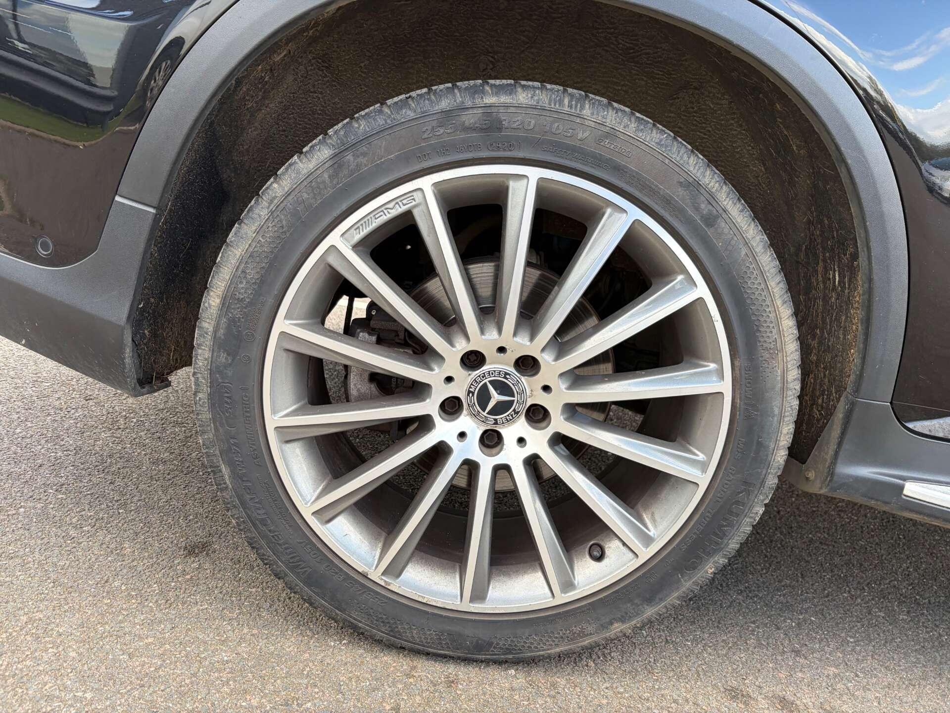 Mercedes-Benz GLC view 13