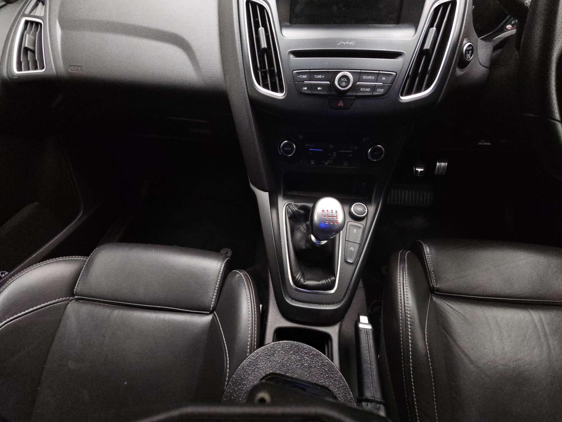 Ford Focus view 9